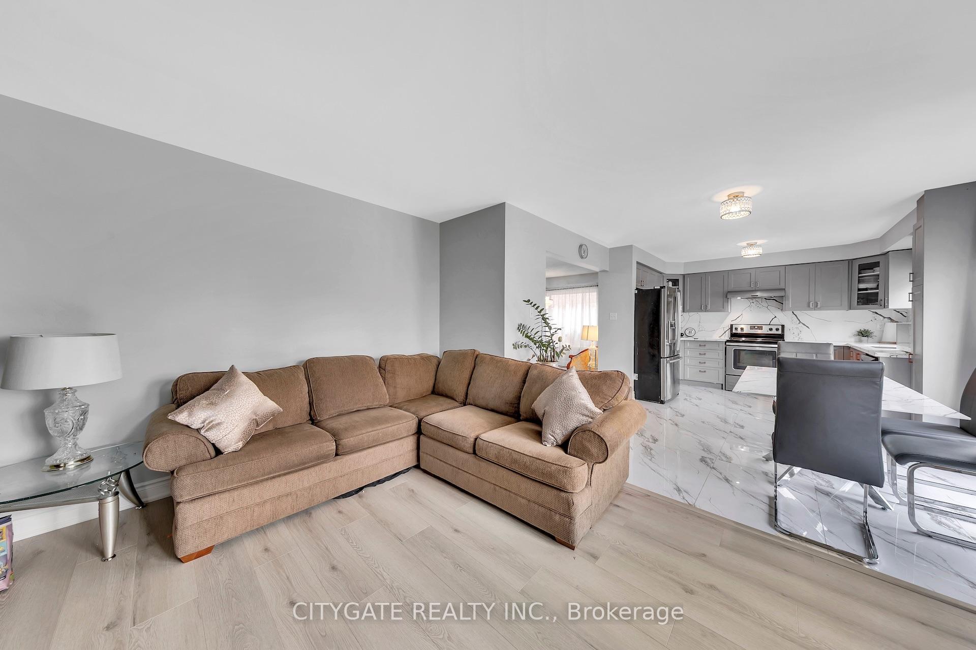 Photo 14 of 40 Linderwood Drive, Brampton, Fletcher's Meadow — HOMEH