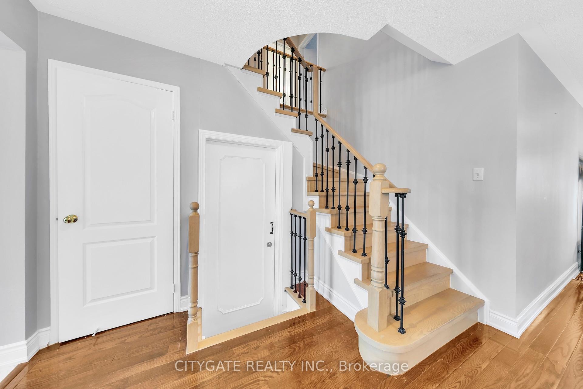 Photo 15 of 40 Linderwood Drive, Brampton, Fletcher's Meadow — HOMEH