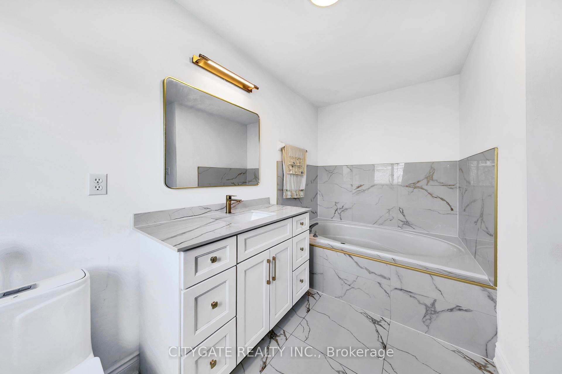 Photo 17 of 40 Linderwood Drive, Brampton, Fletcher's Meadow — HOMEH