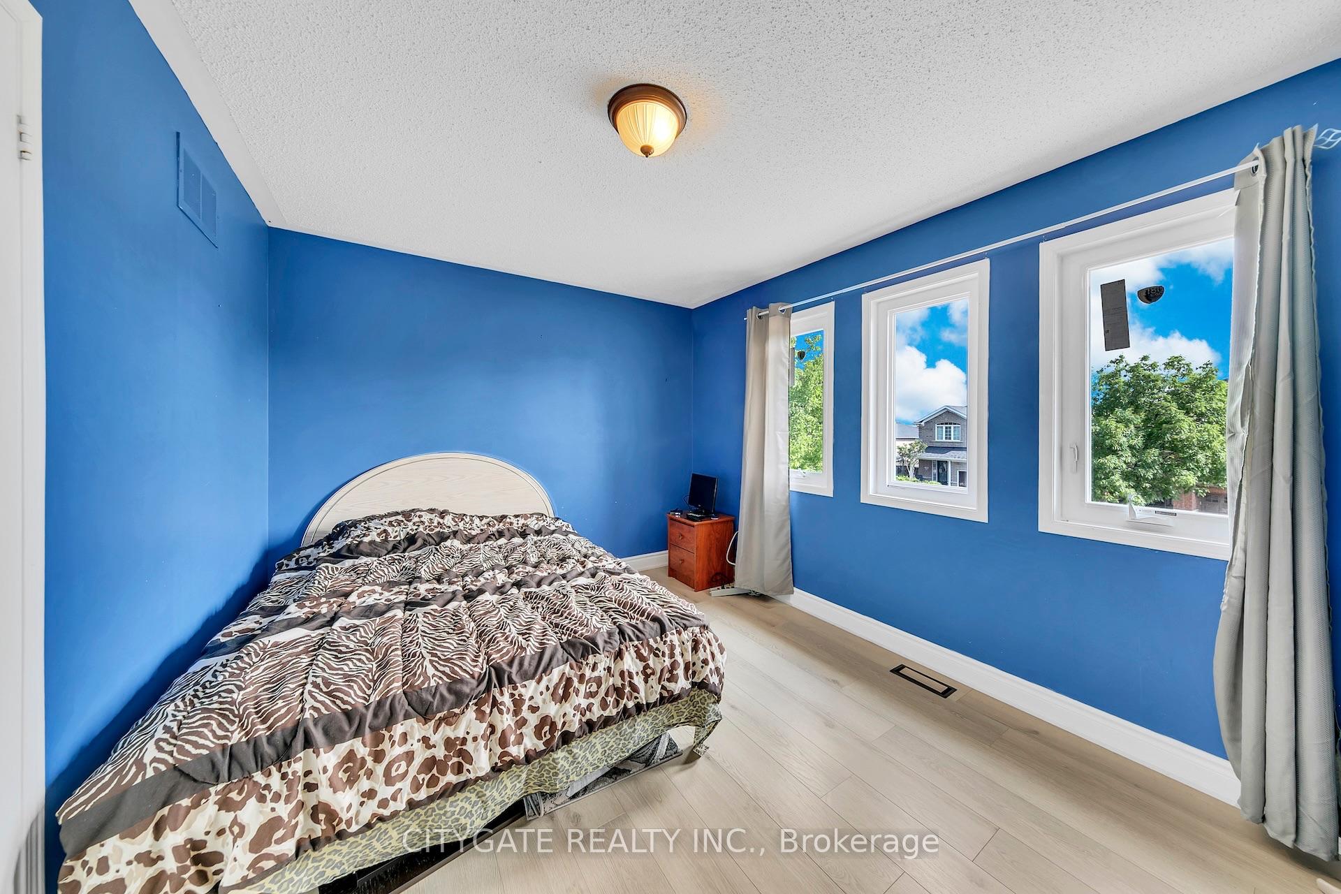 Photo 18 of 40 Linderwood Drive, Brampton, Fletcher's Meadow — HOMEH