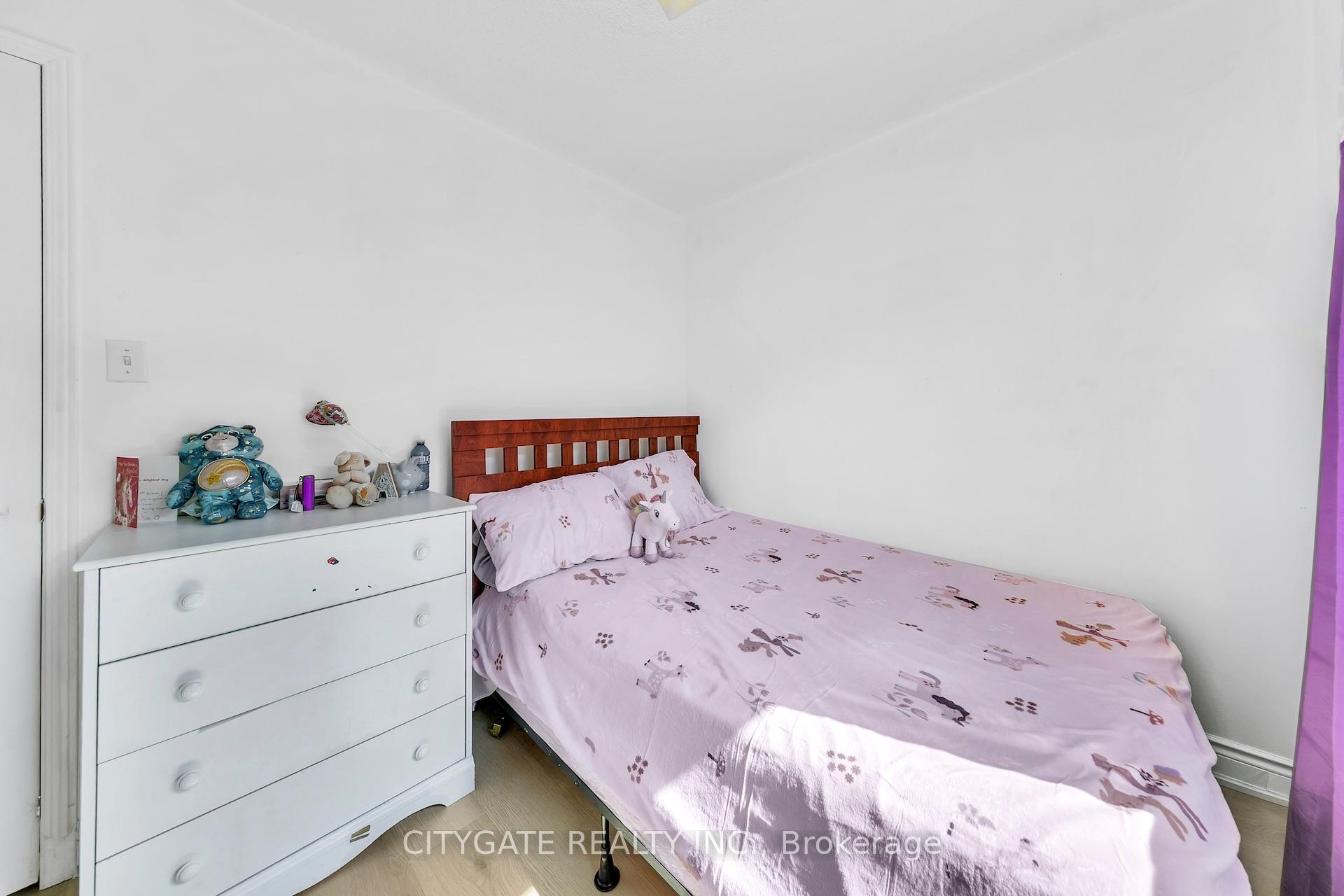Photo 19 of 40 Linderwood Drive, Brampton, Fletcher's Meadow — HOMEH