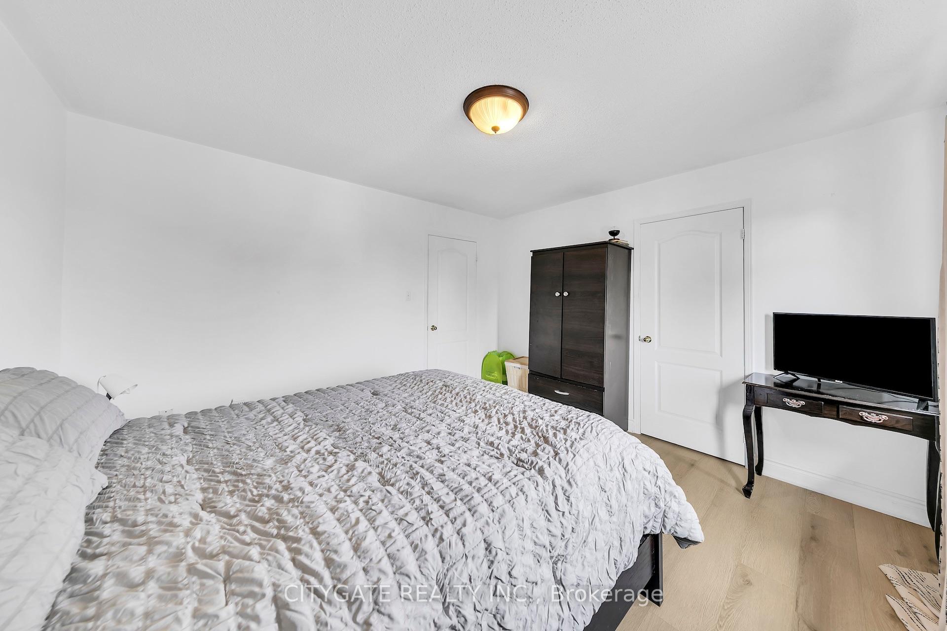 Photo 21 of 40 Linderwood Drive, Brampton, Fletcher's Meadow — HOMEH