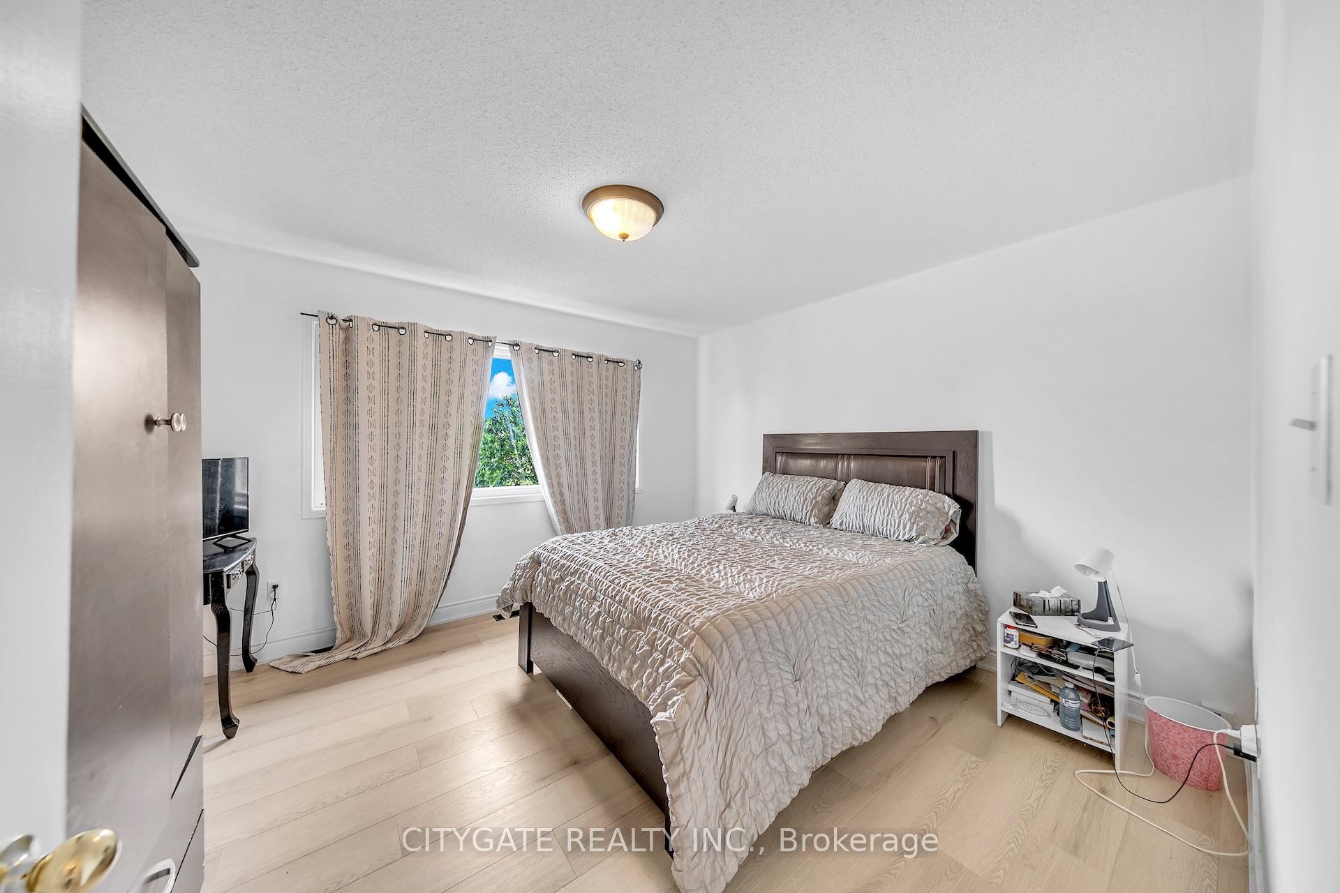 Photo 22 of 40 Linderwood Drive, Brampton, Fletcher's Meadow — HOMEH