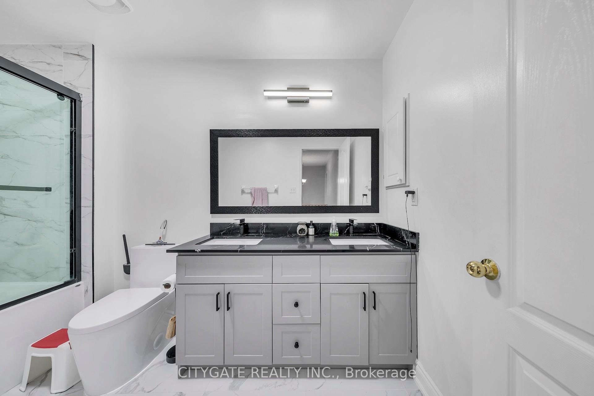 Photo 23 of 40 Linderwood Drive, Brampton, Fletcher's Meadow — HOMEH