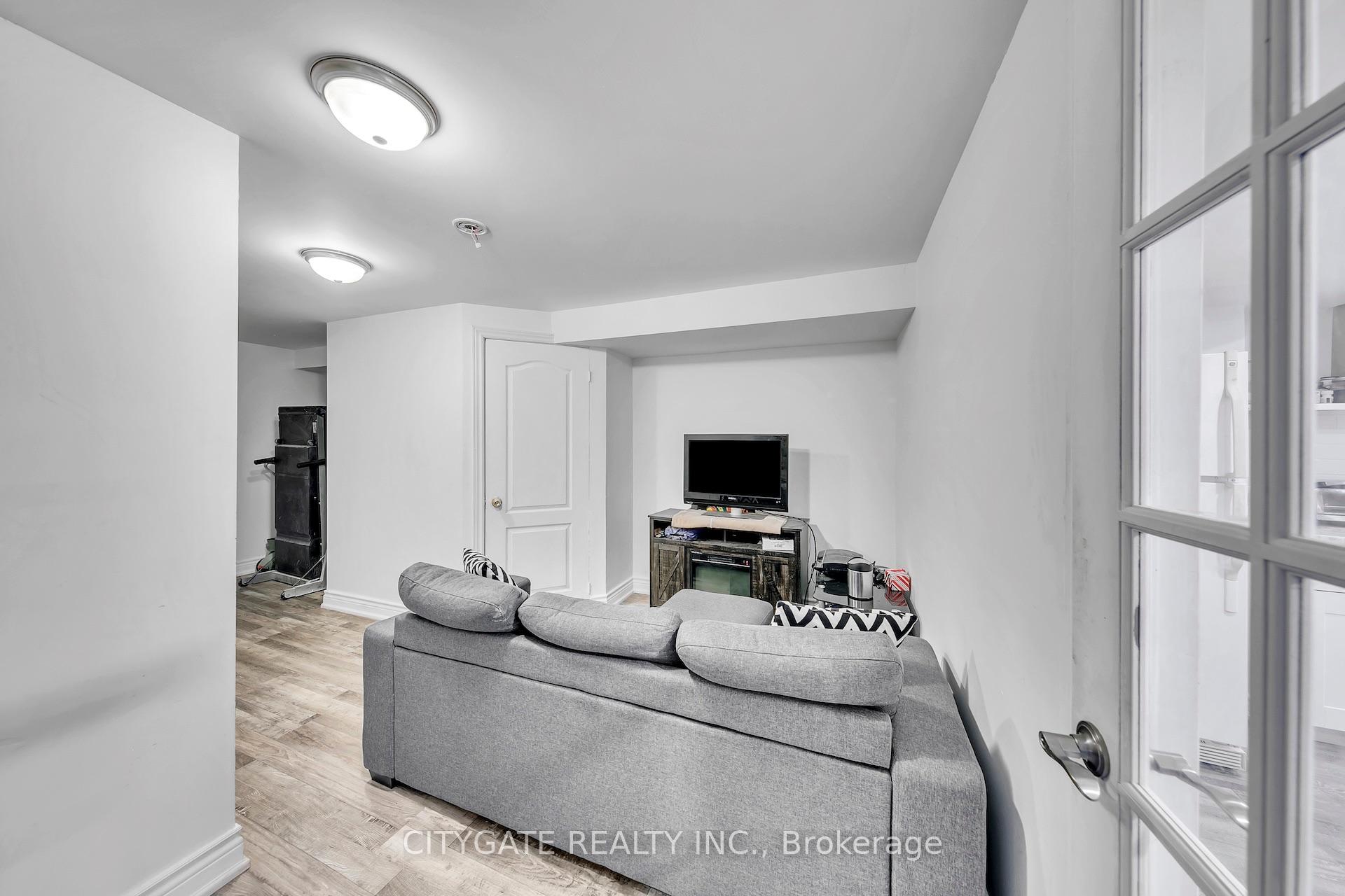 Photo 25 of 40 Linderwood Drive, Brampton, Fletcher's Meadow — HOMEH