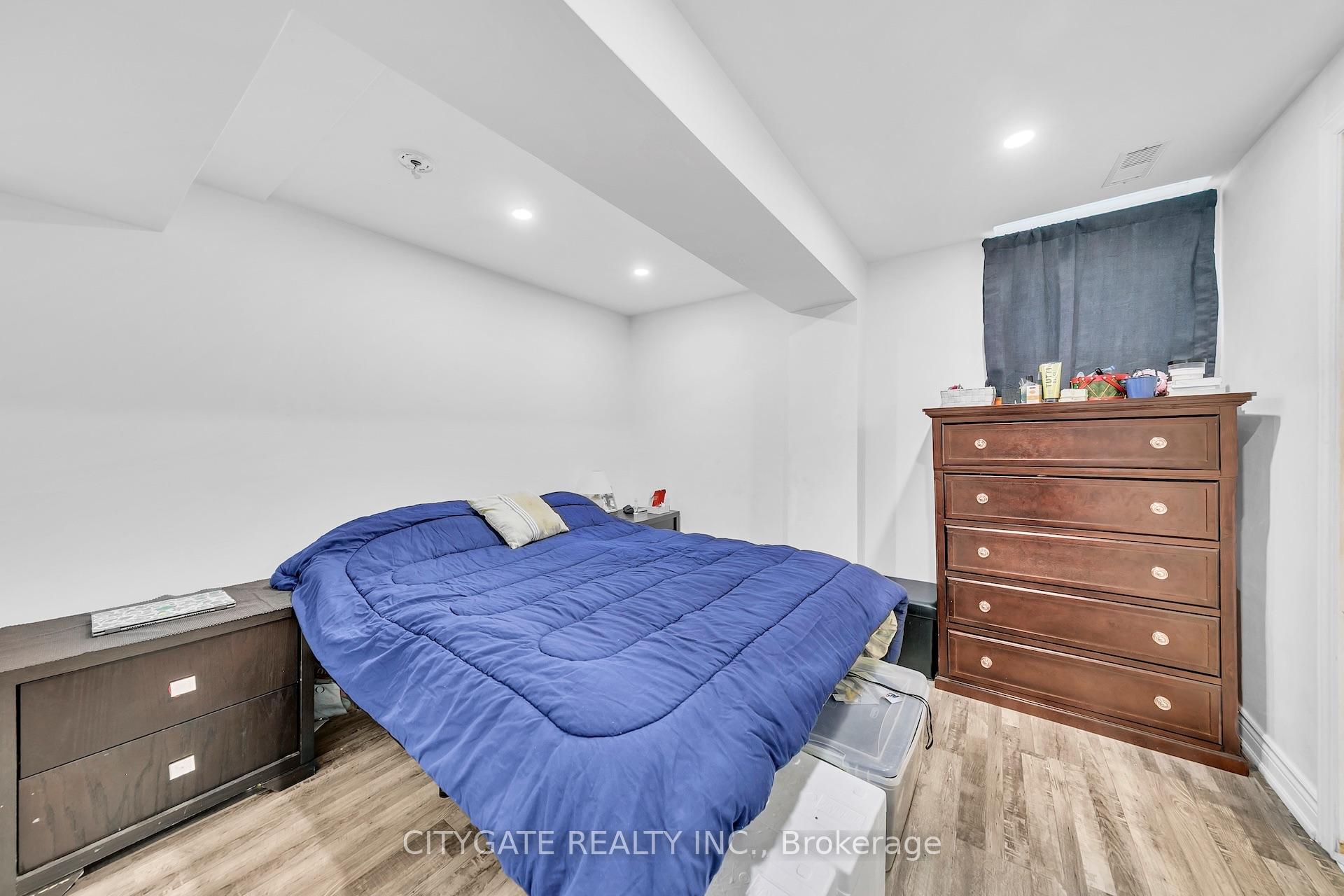 Photo 26 of 40 Linderwood Drive, Brampton, Fletcher's Meadow — HOMEH