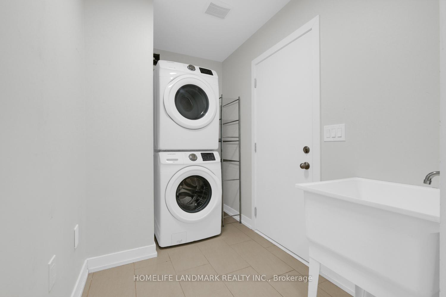 Photo 6 of 217 Salterton Circle, Vaughan, Rural Vaughan — HOMEH