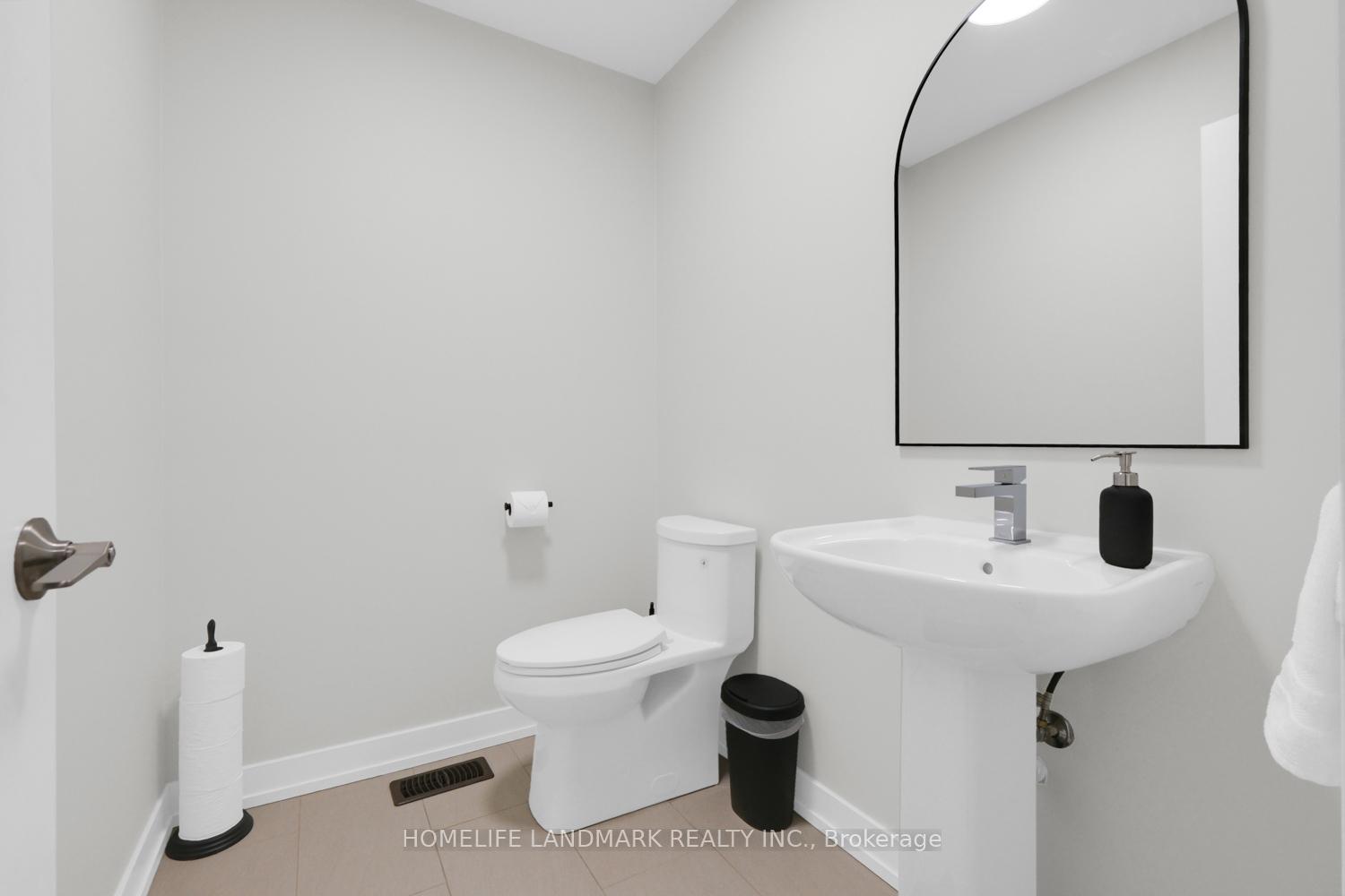 Photo 8 of 217 Salterton Circle, Vaughan, Rural Vaughan — HOMEH