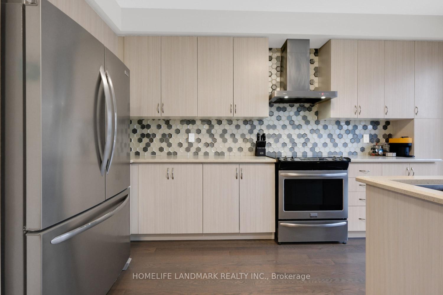 Photo 11 of 217 Salterton Circle, Vaughan, Rural Vaughan — HOMEH