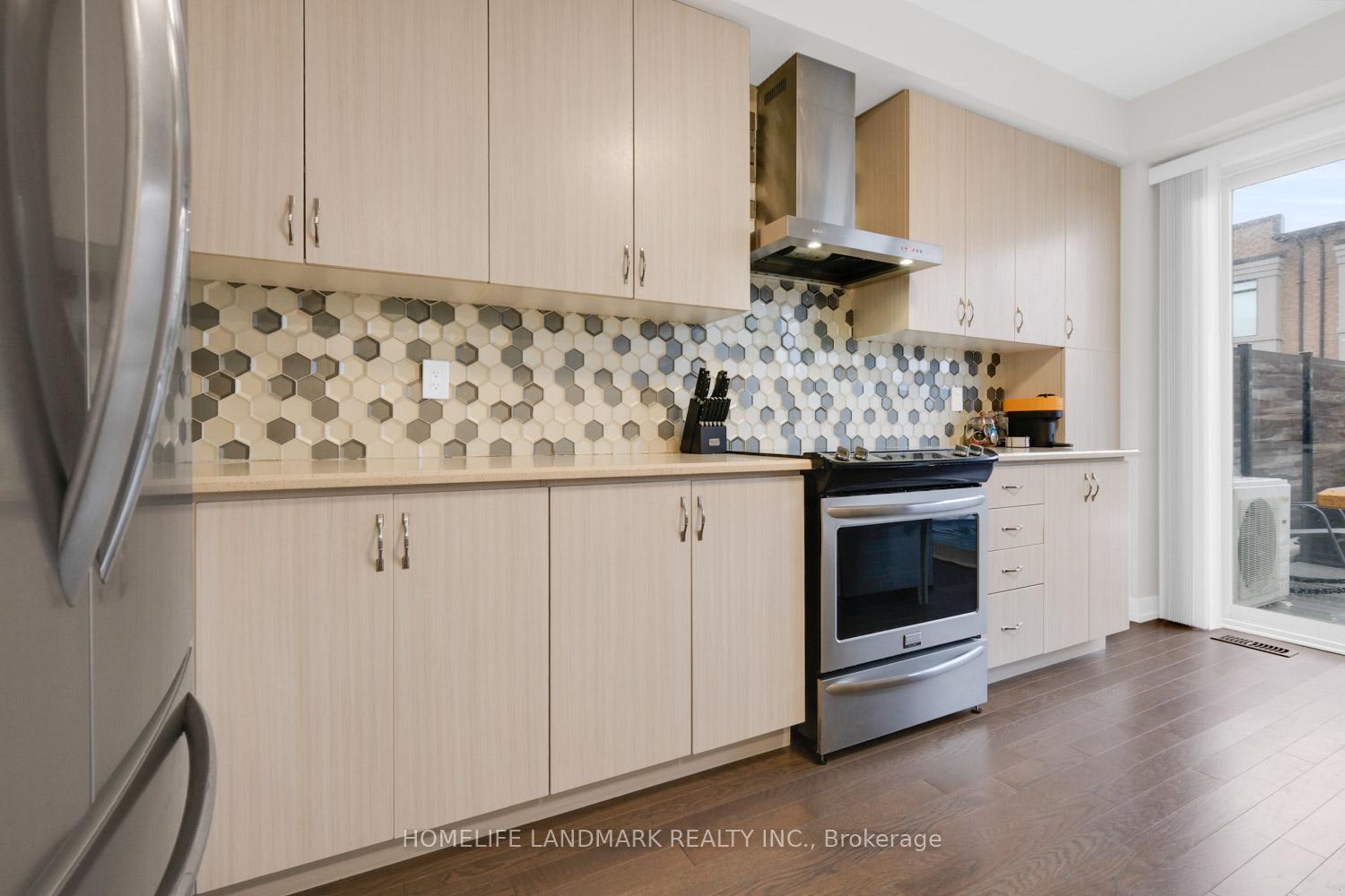 Photo 12 of 217 Salterton Circle, Vaughan, Rural Vaughan — HOMEH
