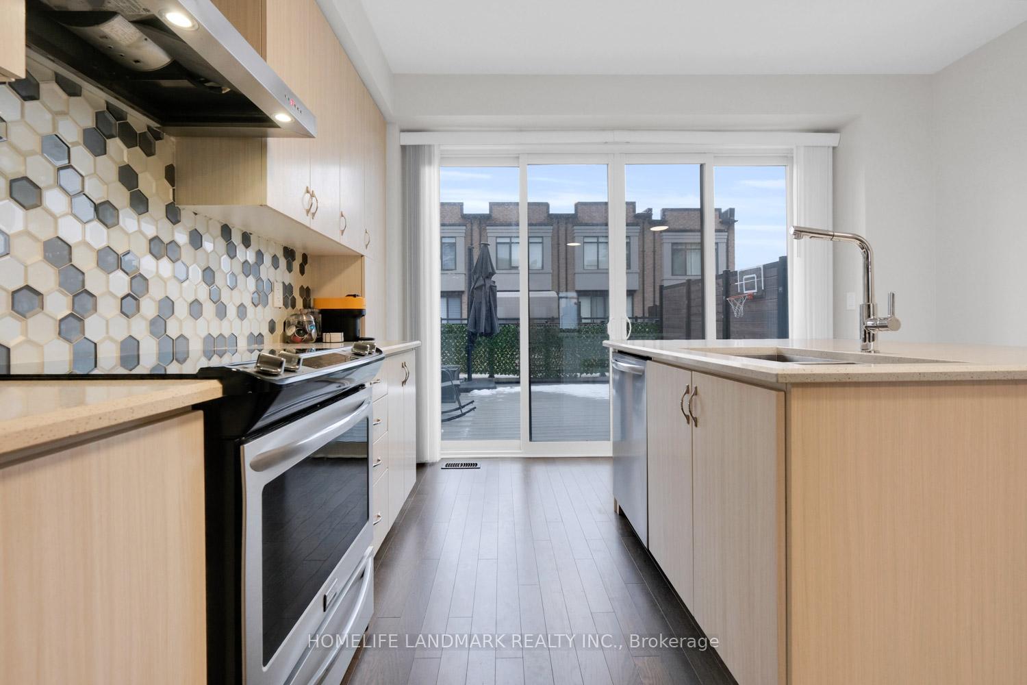 Photo 13 of 217 Salterton Circle, Vaughan, Rural Vaughan — HOMEH