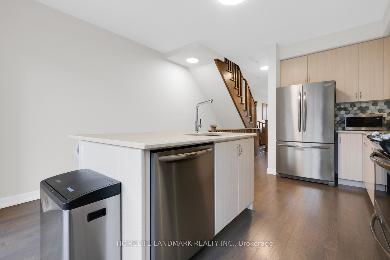 Photo 14 of 217 Salterton Circle, Vaughan, Rural Vaughan — HOMEH