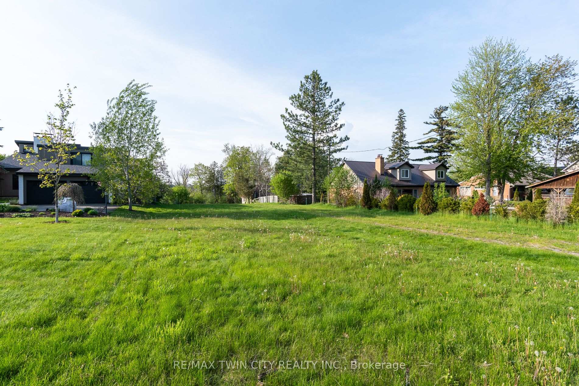 Photo 3 of 138 Riverbank Drive, Cambridge, Preston Heights — HOMEH
