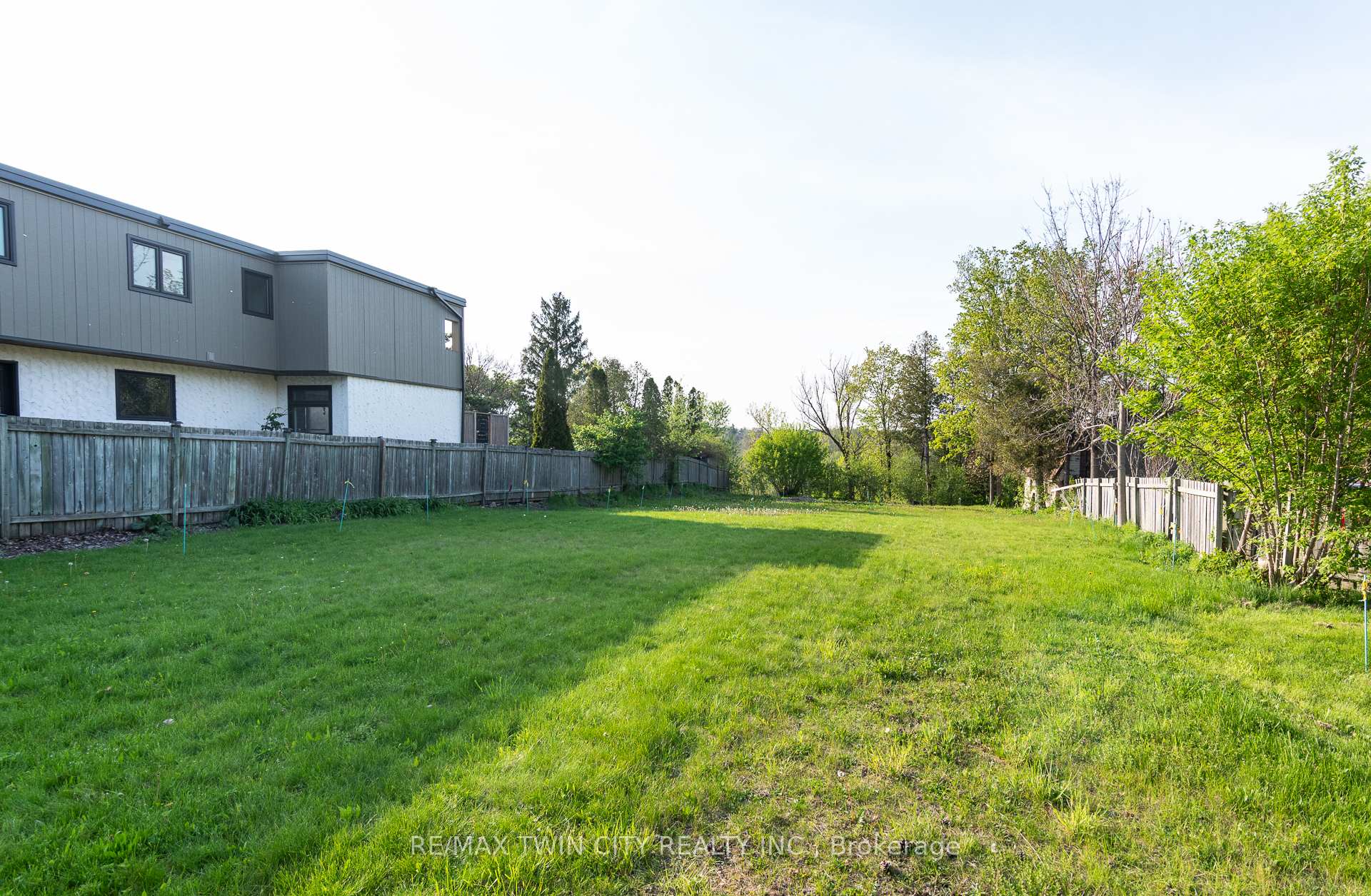 Photo 5 of 138 Riverbank Drive, Cambridge, Preston Heights — HOMEH