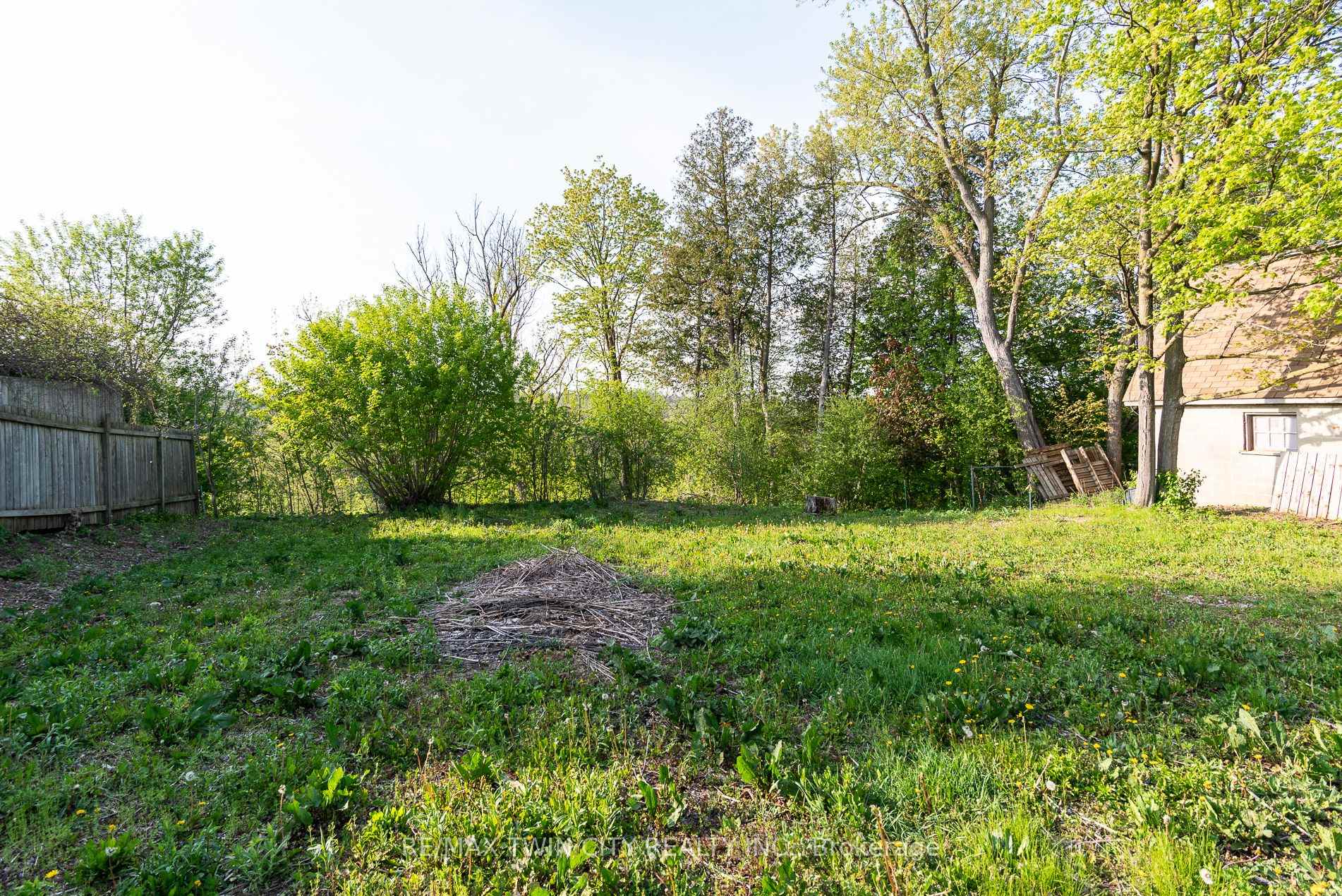 Photo 9 of 138 Riverbank Drive, Cambridge, Preston Heights — HOMEH