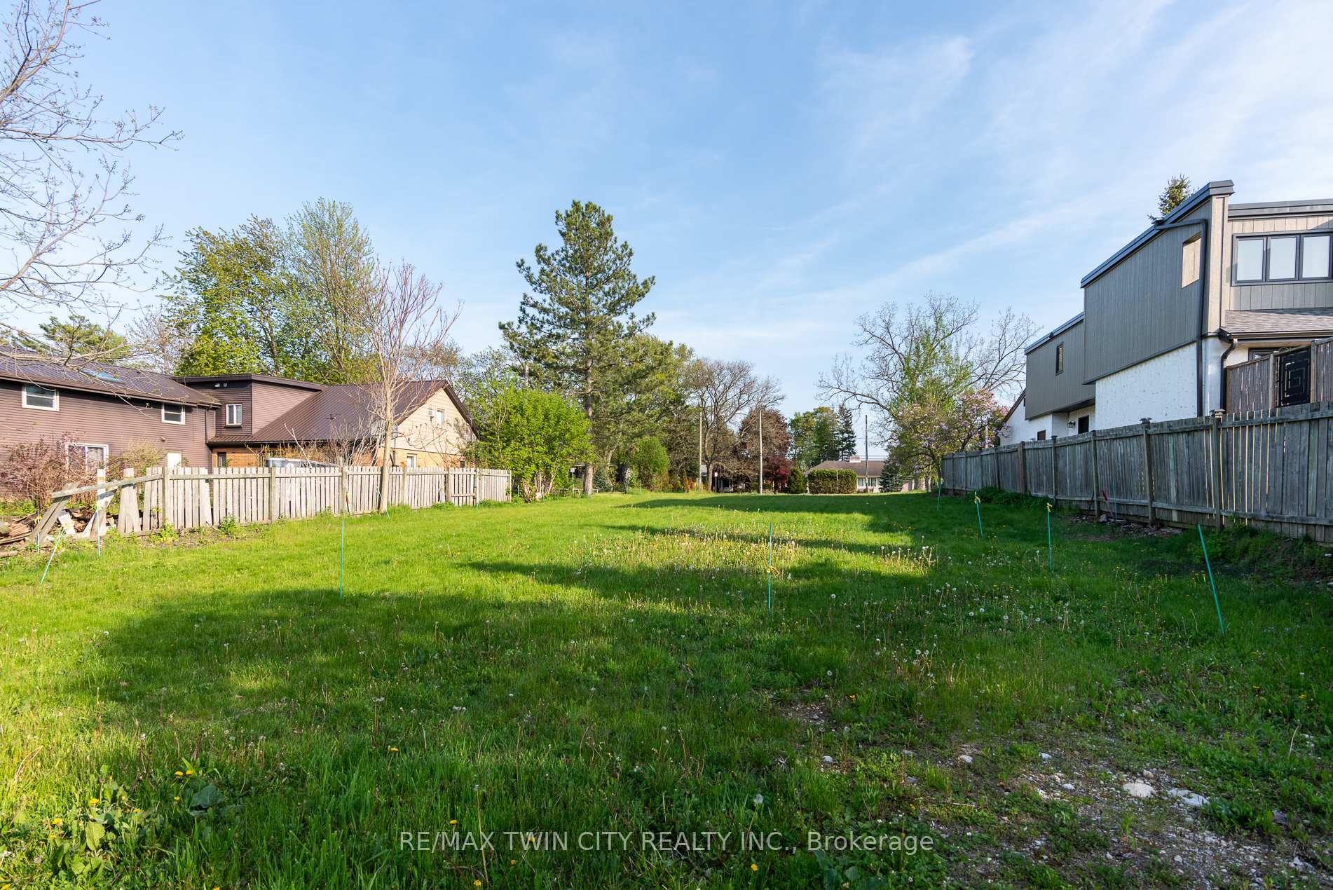 Photo 10 of 138 Riverbank Drive, Cambridge, Preston Heights — HOMEH