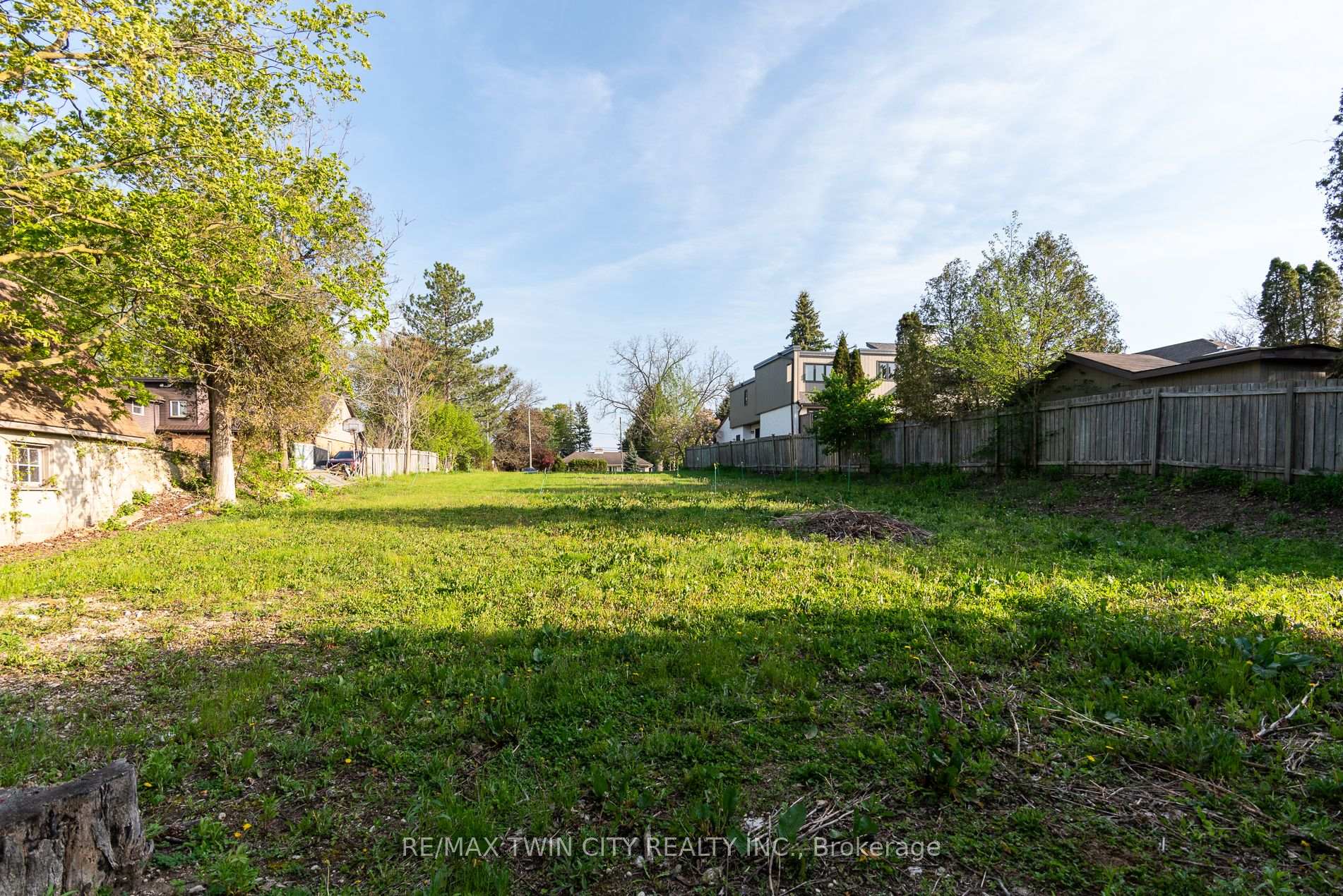 Photo 11 of 138 Riverbank Drive, Cambridge, Preston Heights — HOMEH