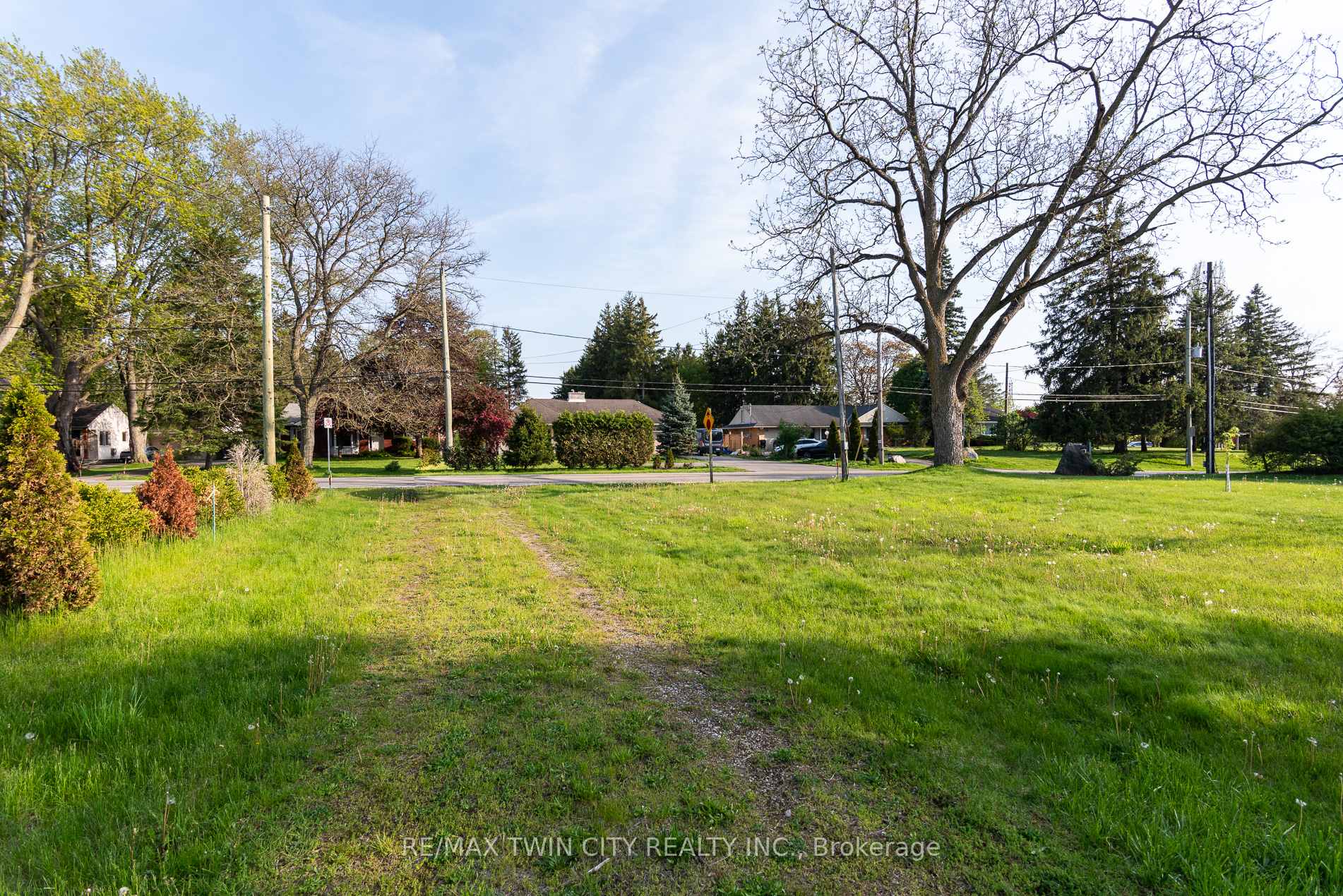 Photo 12 of 138 Riverbank Drive, Cambridge, Preston Heights — HOMEH