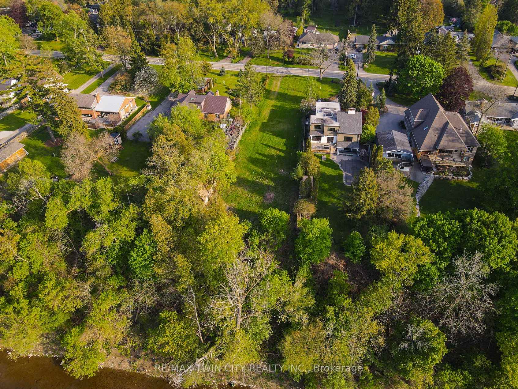 Photo 25 of 138 Riverbank Drive, Cambridge, Preston Heights — HOMEH