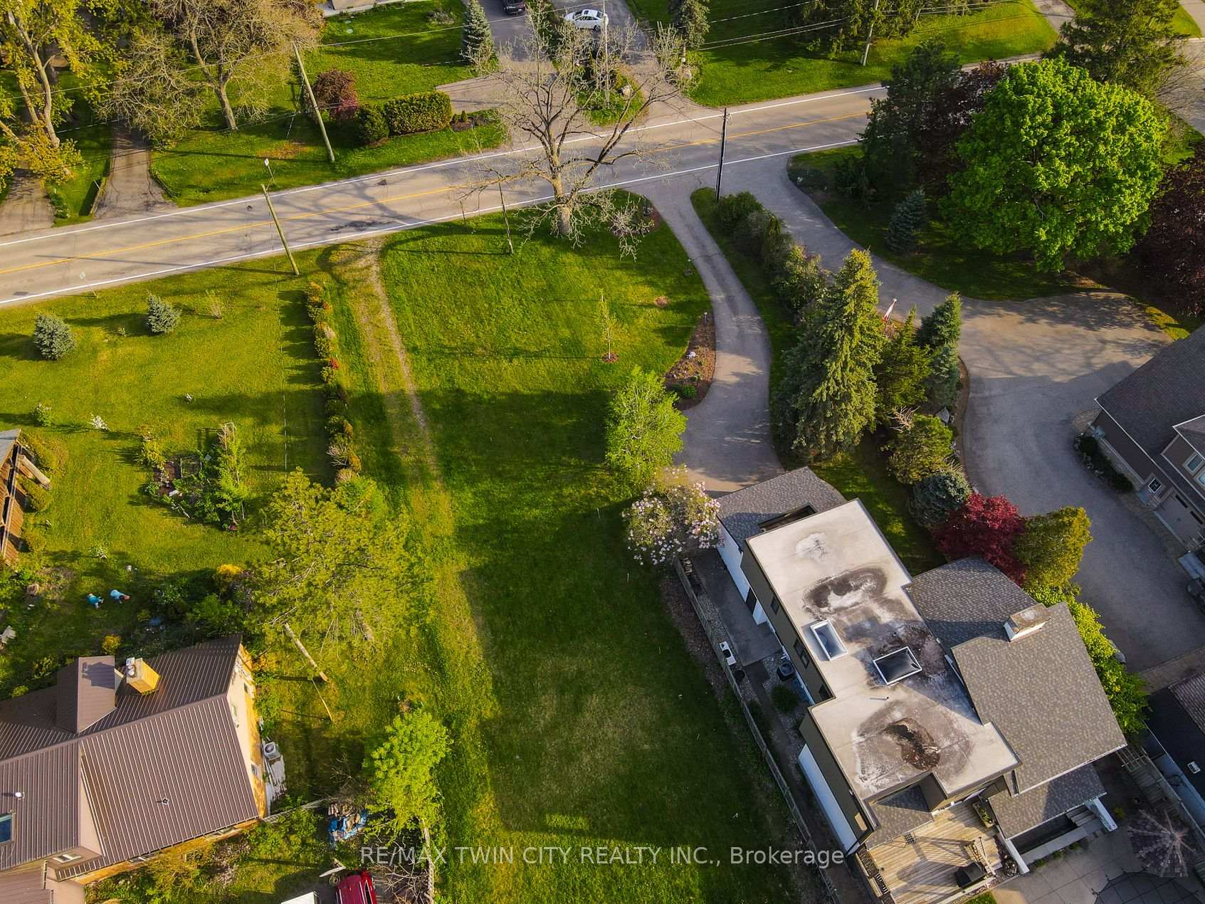 Photo 34 of 138 Riverbank Drive, Cambridge, Preston Heights — HOMEH