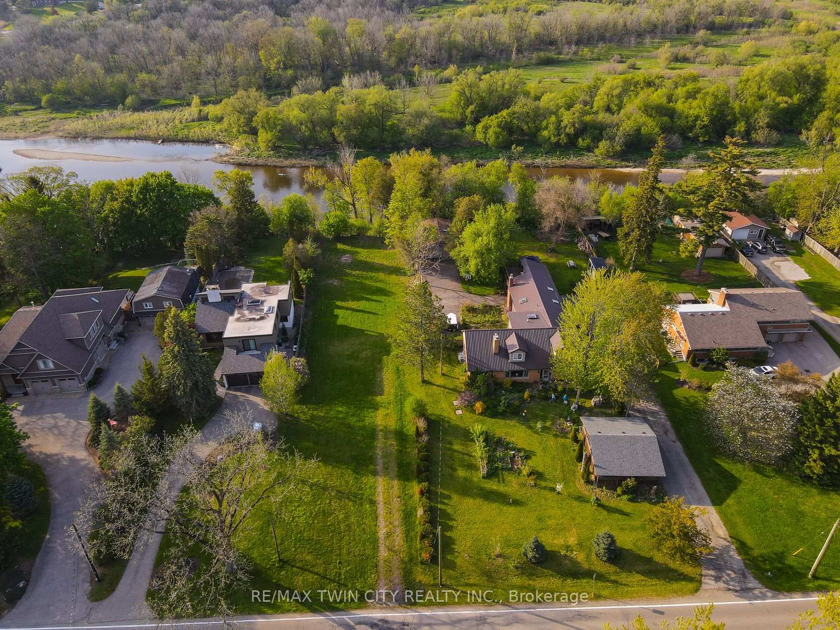 Photo 36 of 138 Riverbank Drive, Cambridge, Preston Heights — HOMEH