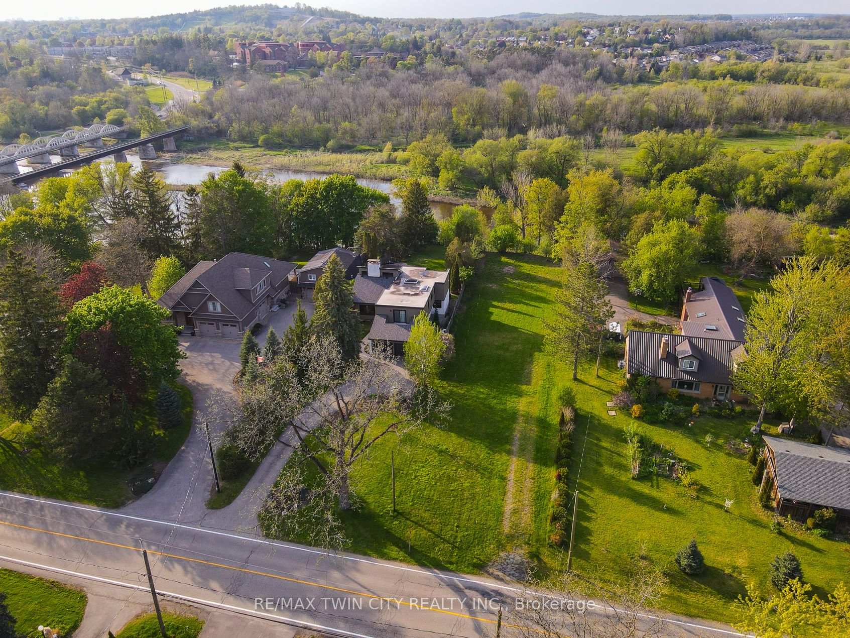 Photo 38 of 138 Riverbank Drive, Cambridge, Preston Heights — HOMEH