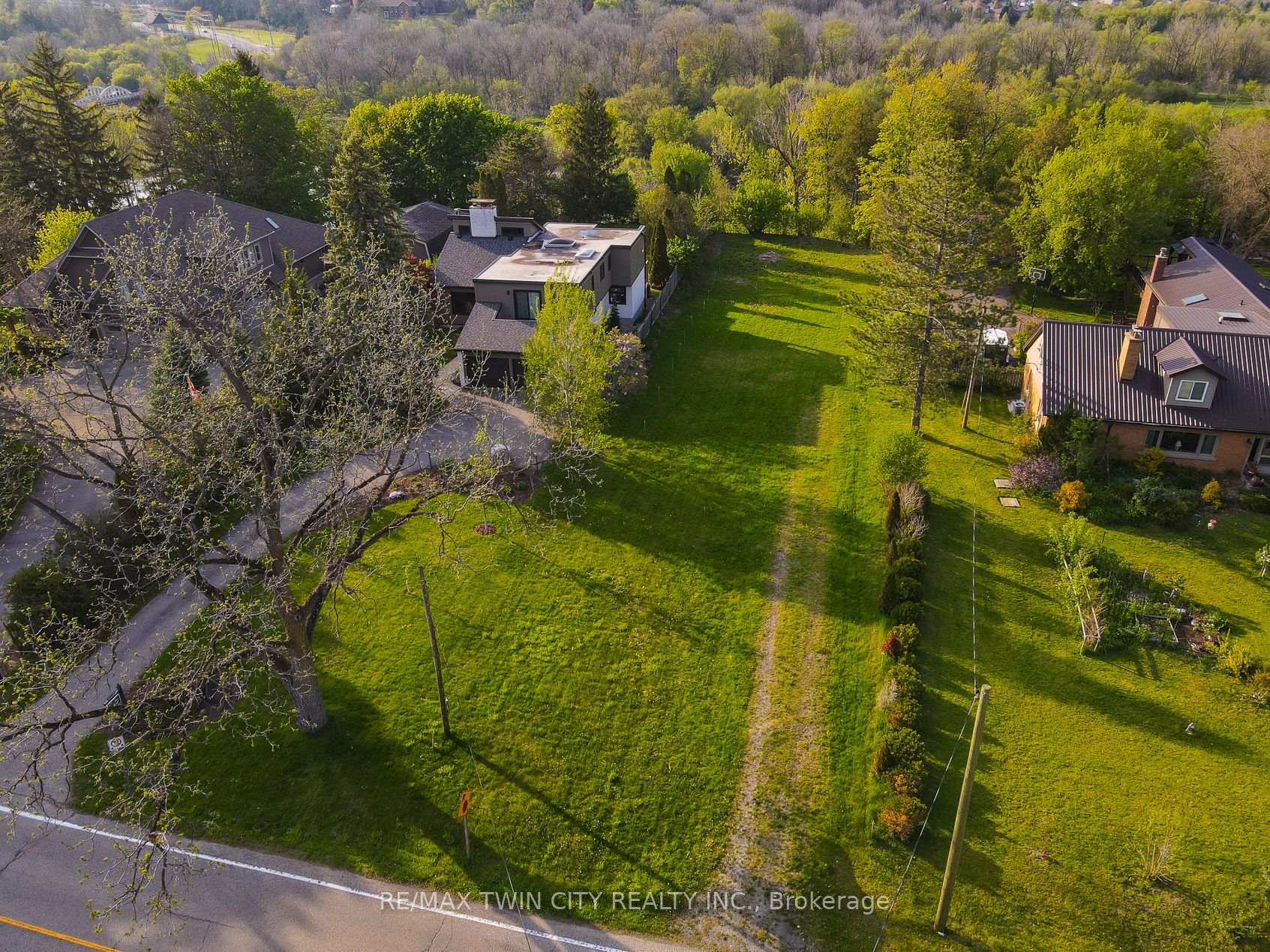 Photo 40 of 138 Riverbank Drive, Cambridge, Preston Heights — HOMEH