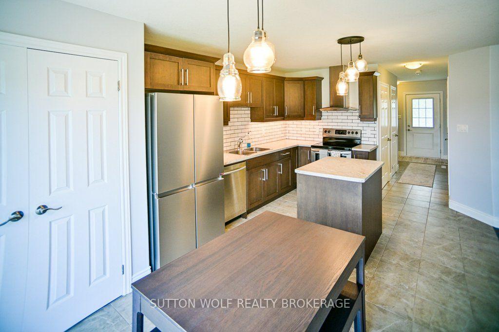 Photo 5 of 54 Abbott Street, Strathroy-Caradoc, SE — HOMEH