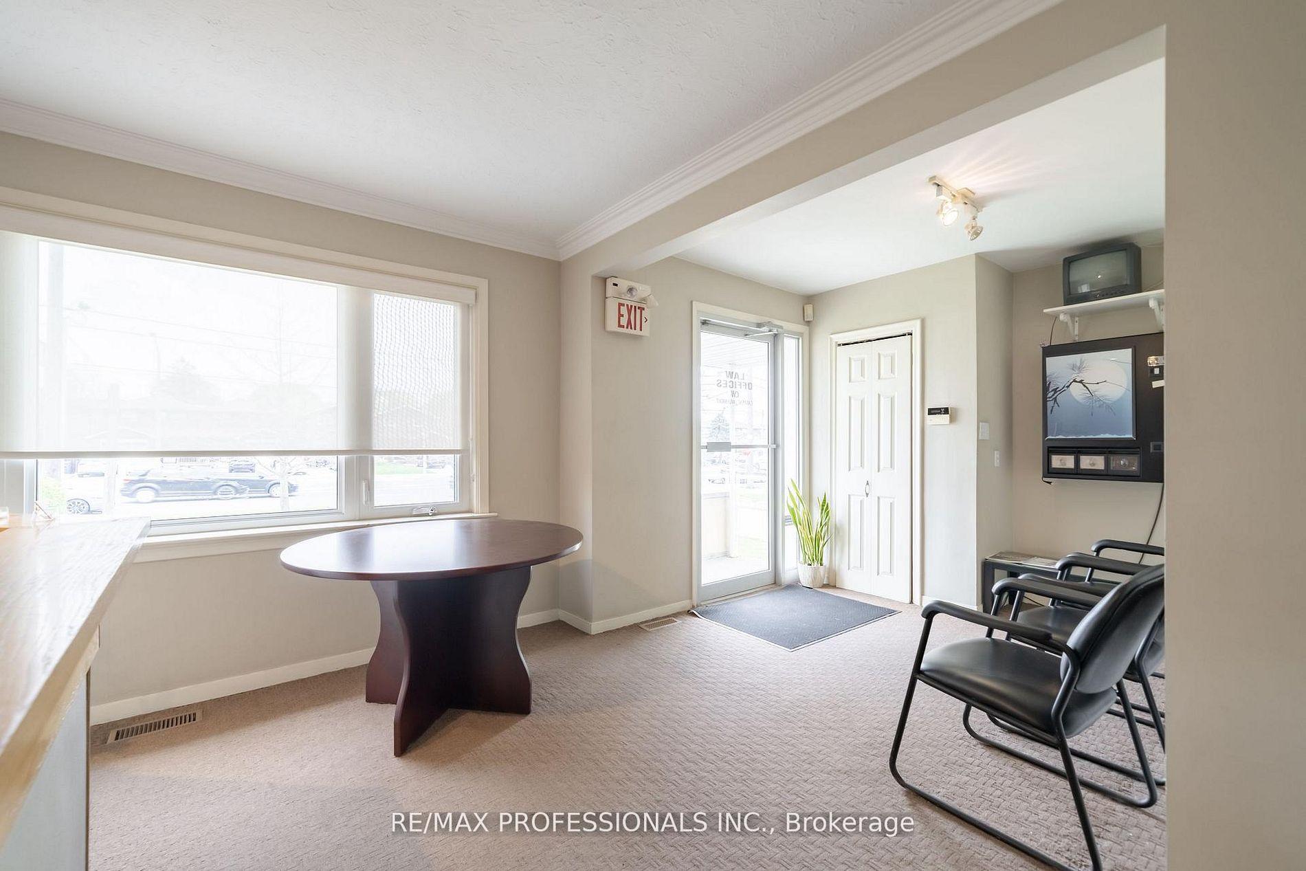 Photo 6 of 586 Browns Line, Etobicoke, Alderwood — HOMEH