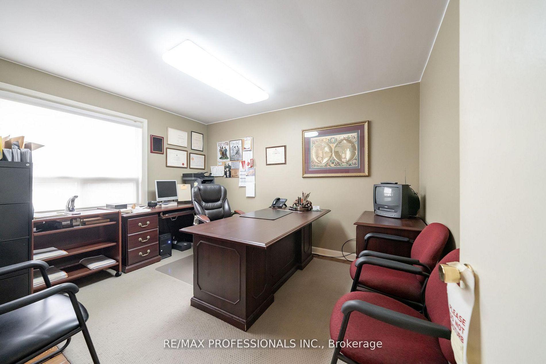 Photo 12 of 586 Browns Line, Etobicoke, Alderwood — HOMEH