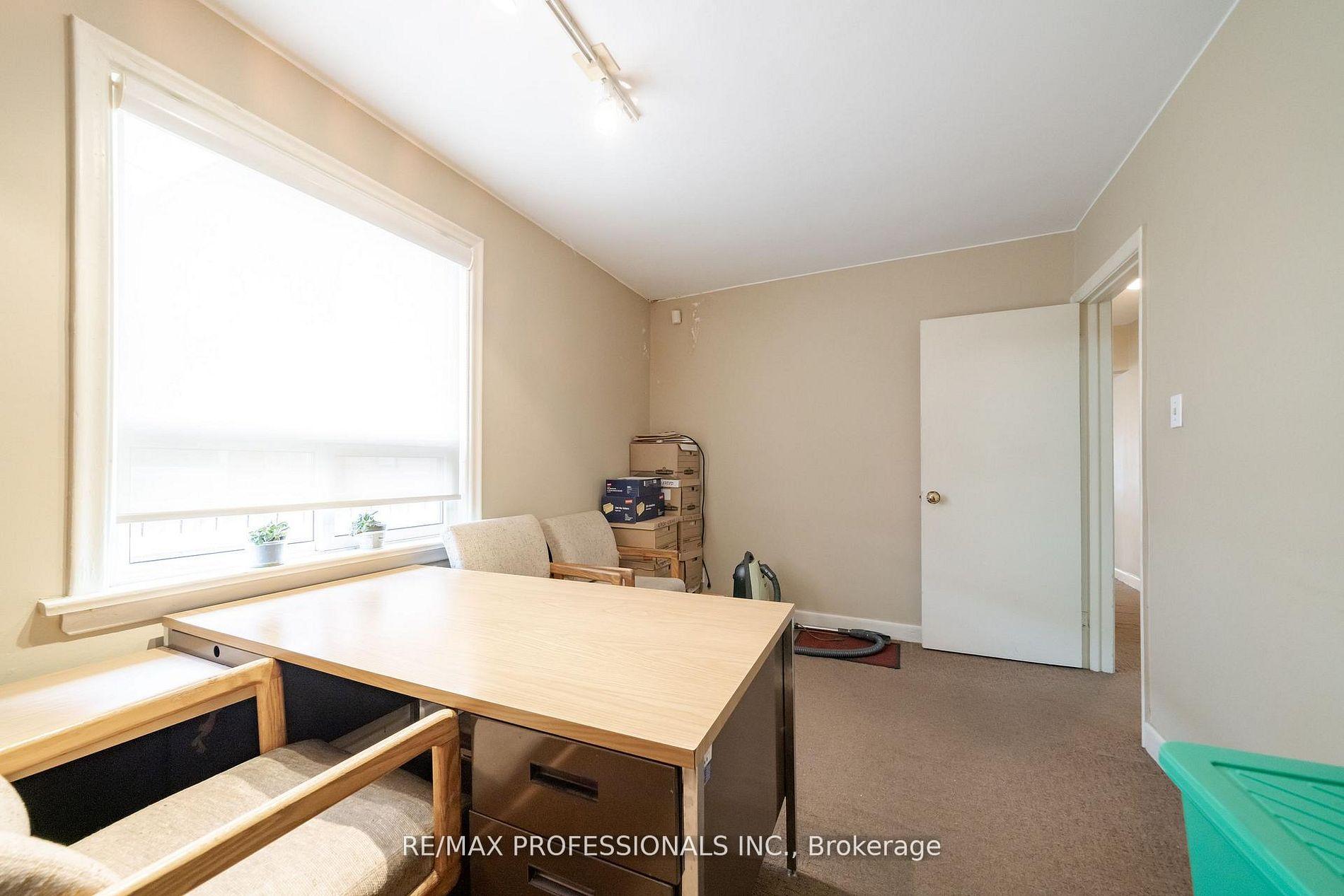 Photo 14 of 586 Browns Line, Etobicoke, Alderwood — HOMEH