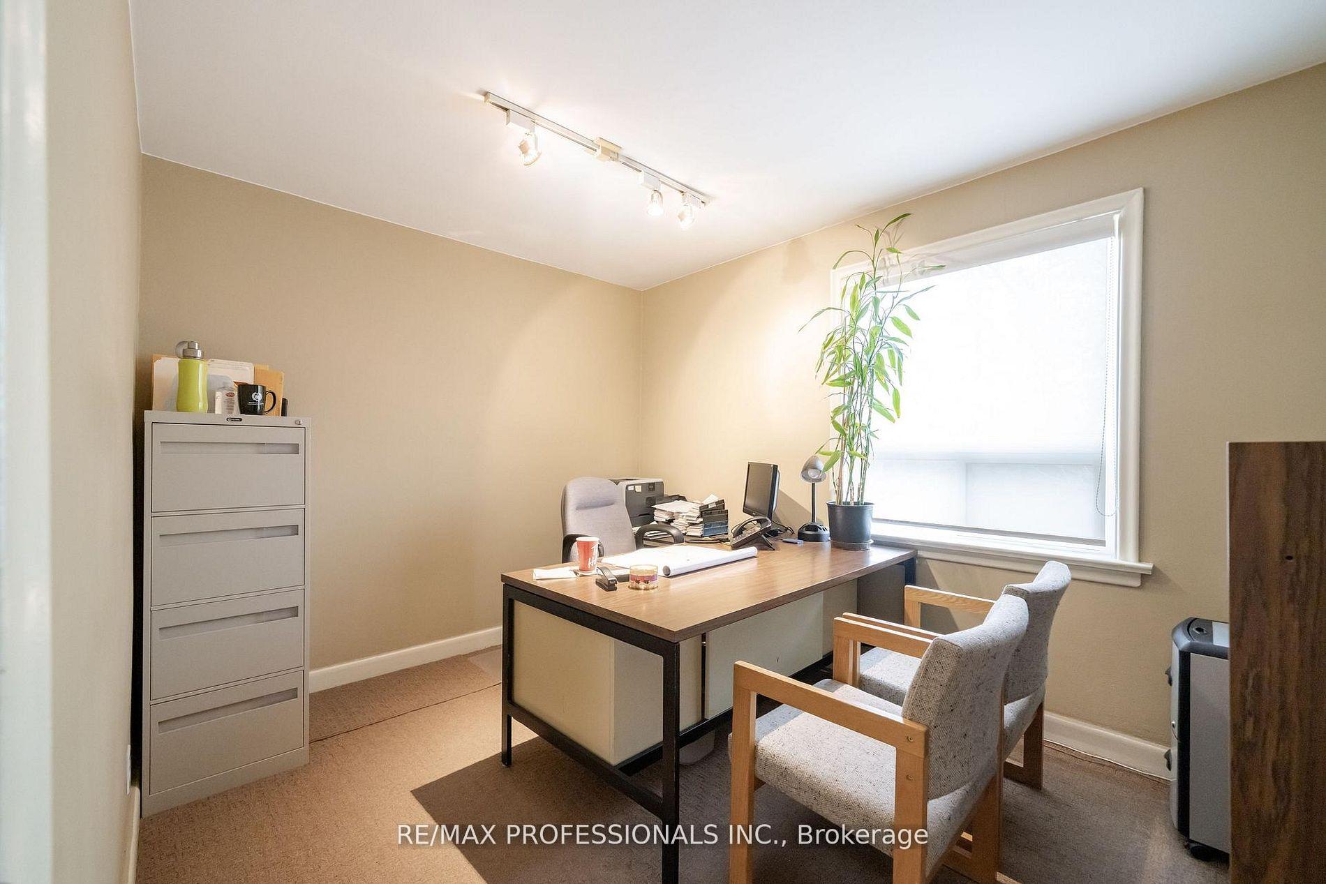 Photo 15 of 586 Browns Line, Etobicoke, Alderwood — HOMEH