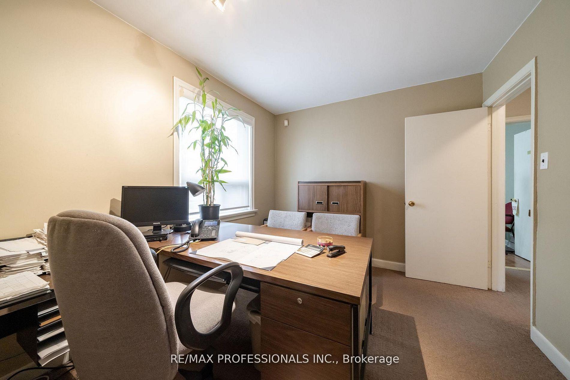 Photo 16 of 586 Browns Line, Etobicoke, Alderwood — HOMEH