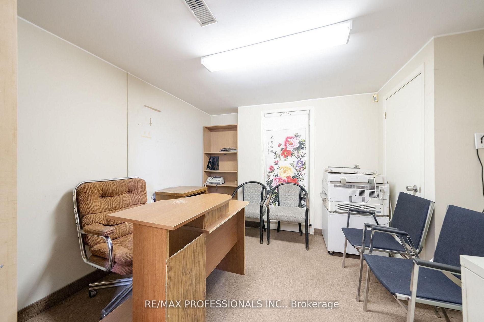 Photo 17 of 586 Browns Line, Etobicoke, Alderwood — HOMEH