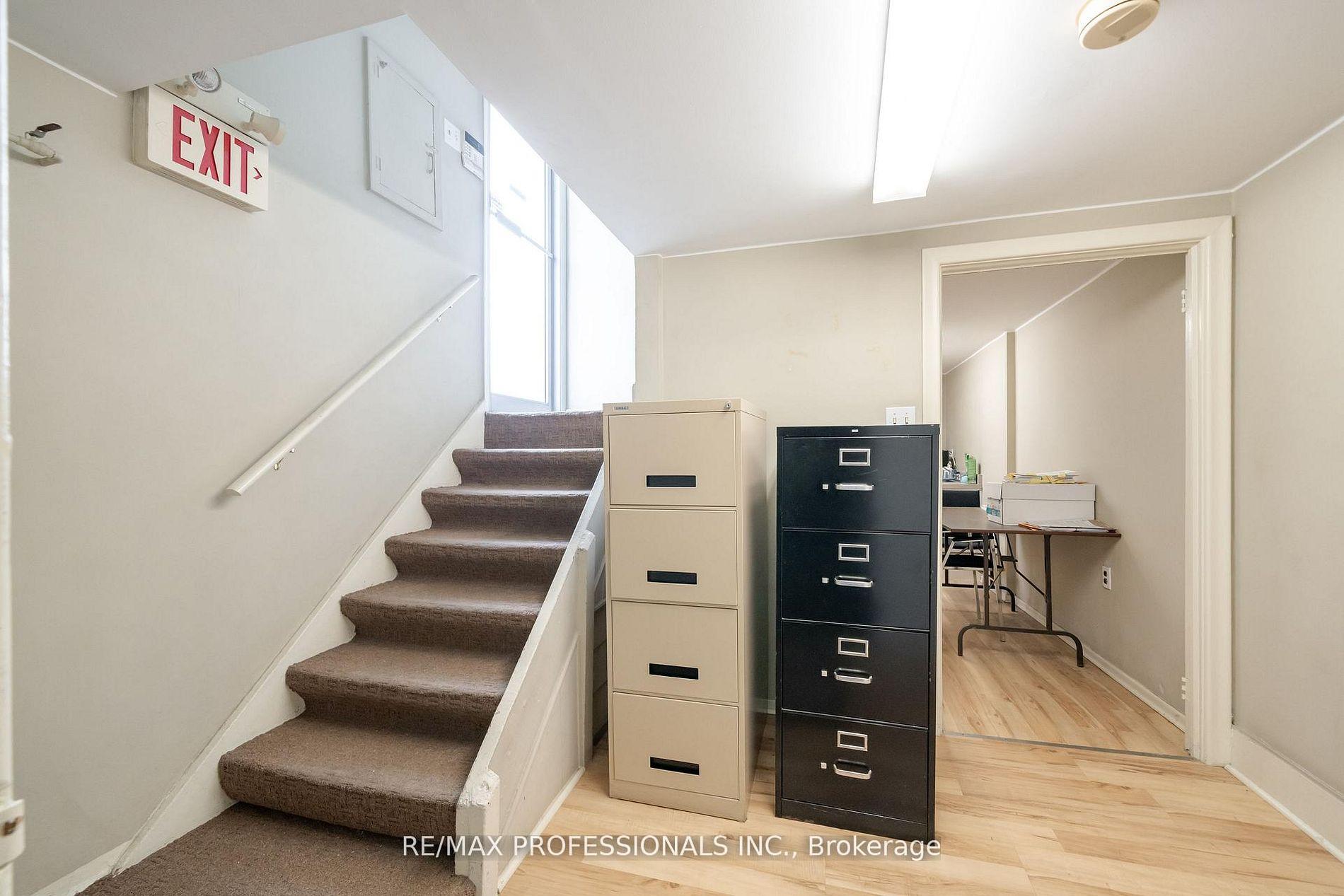 Photo 18 of 586 Browns Line, Etobicoke, Alderwood — HOMEH