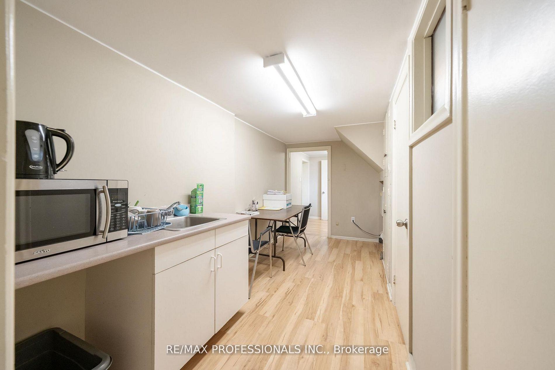 Photo 20 of 586 Browns Line, Etobicoke, Alderwood — HOMEH