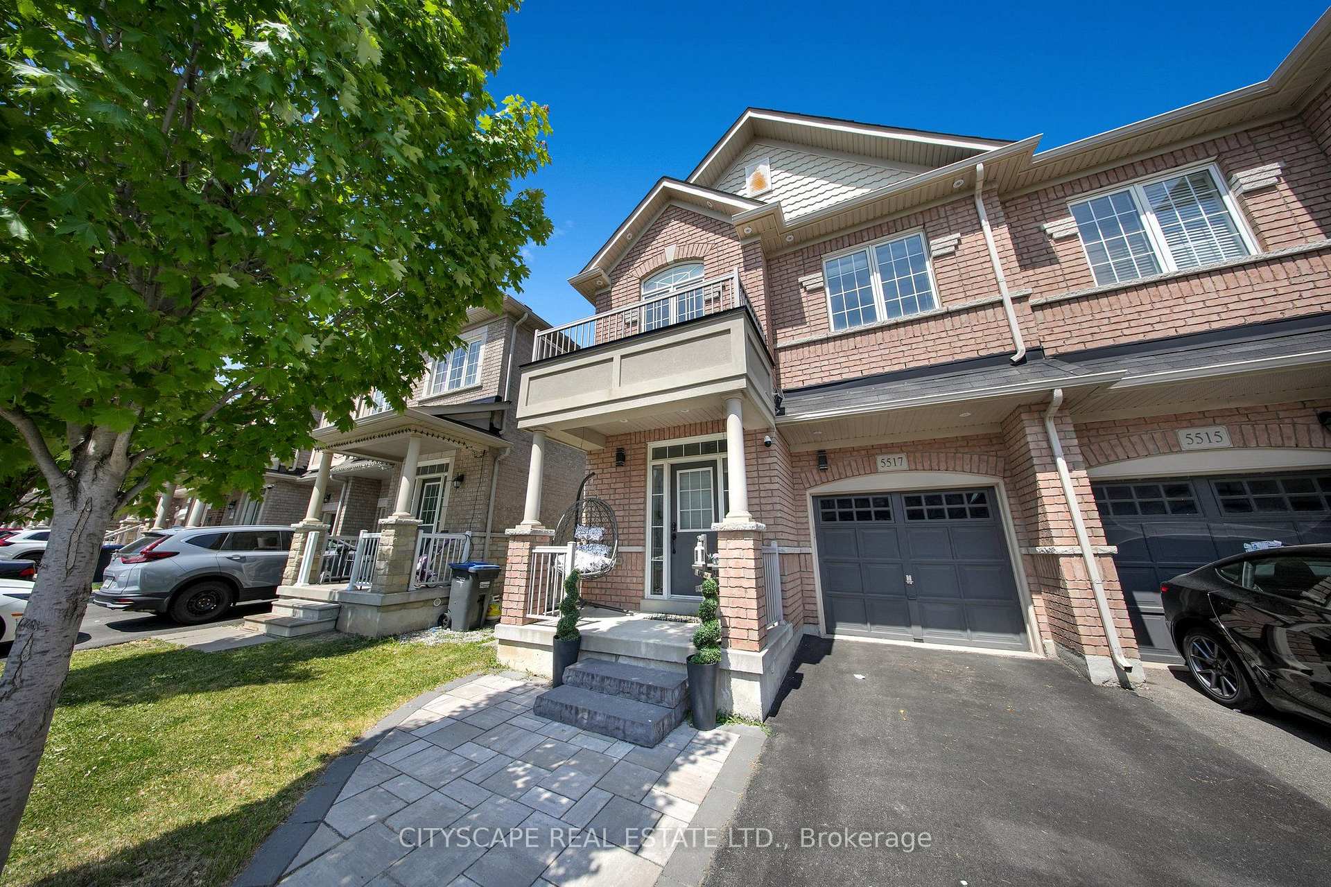 Front of 5517 Meadowcrest Avenue