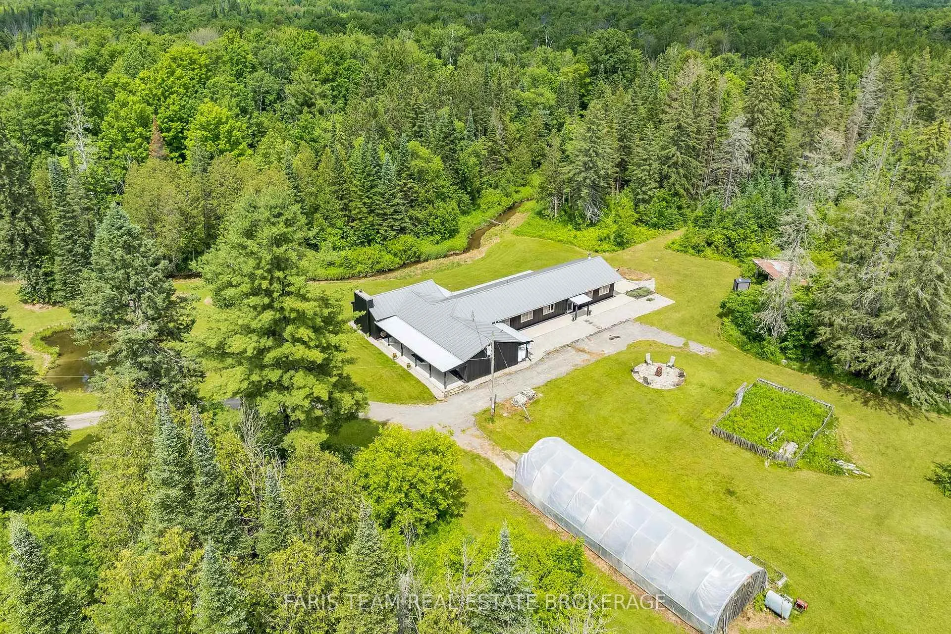 Photo 2 of 1076 Beaver Lane, Springwater, Rural Springwater — HOMEH