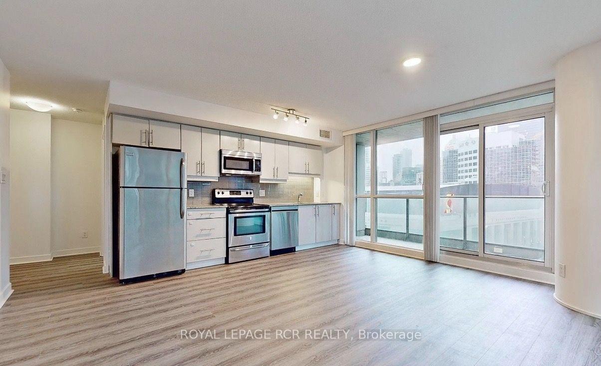 Front of Unit 904, 33 Bay Street