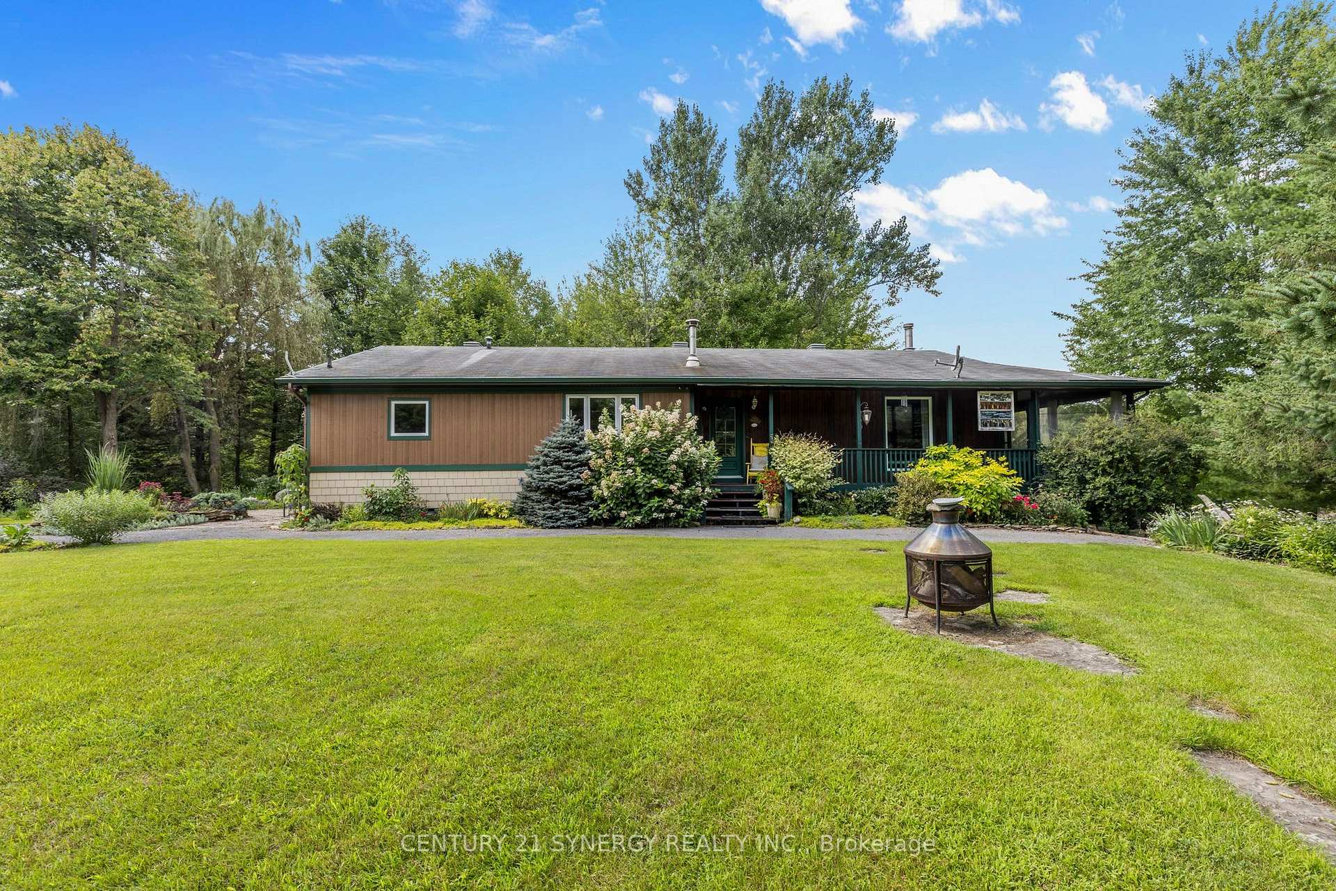 Front of 955 Du Castor Road