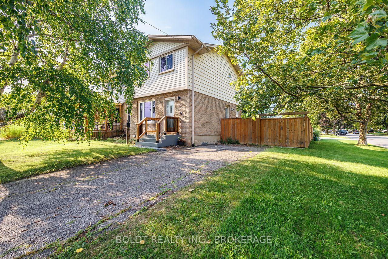 Photo 2 of 47 Brackencrest Road, St. Catharines, Secord Woods — HOMEH