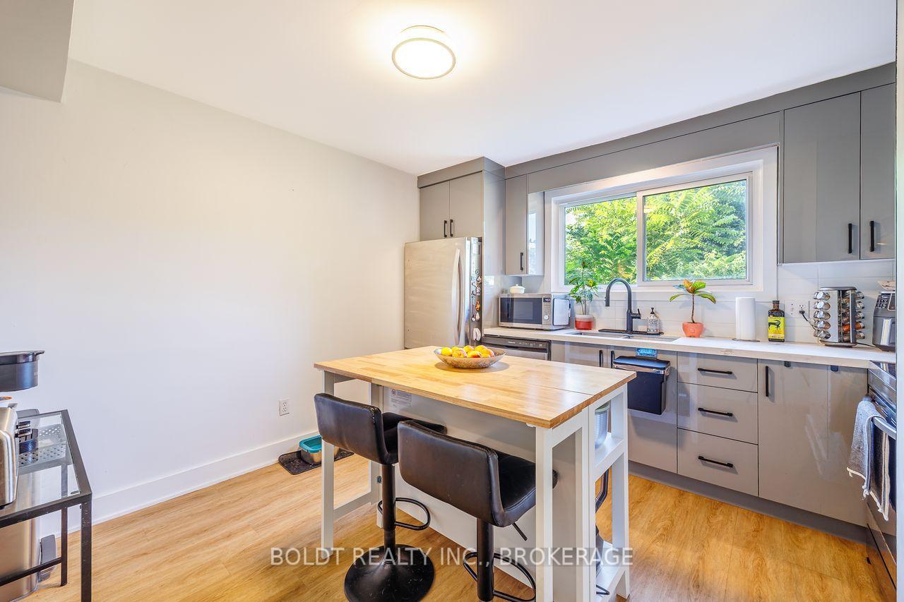 Photo 4 of 47 Brackencrest Road, St. Catharines, Secord Woods — HOMEH
