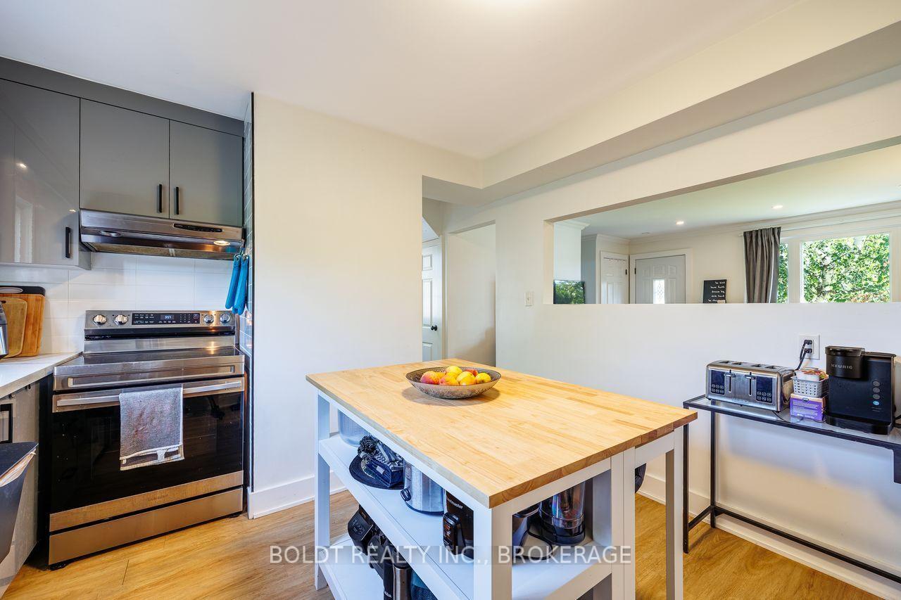 Photo 5 of 47 Brackencrest Road, St. Catharines, Secord Woods — HOMEH