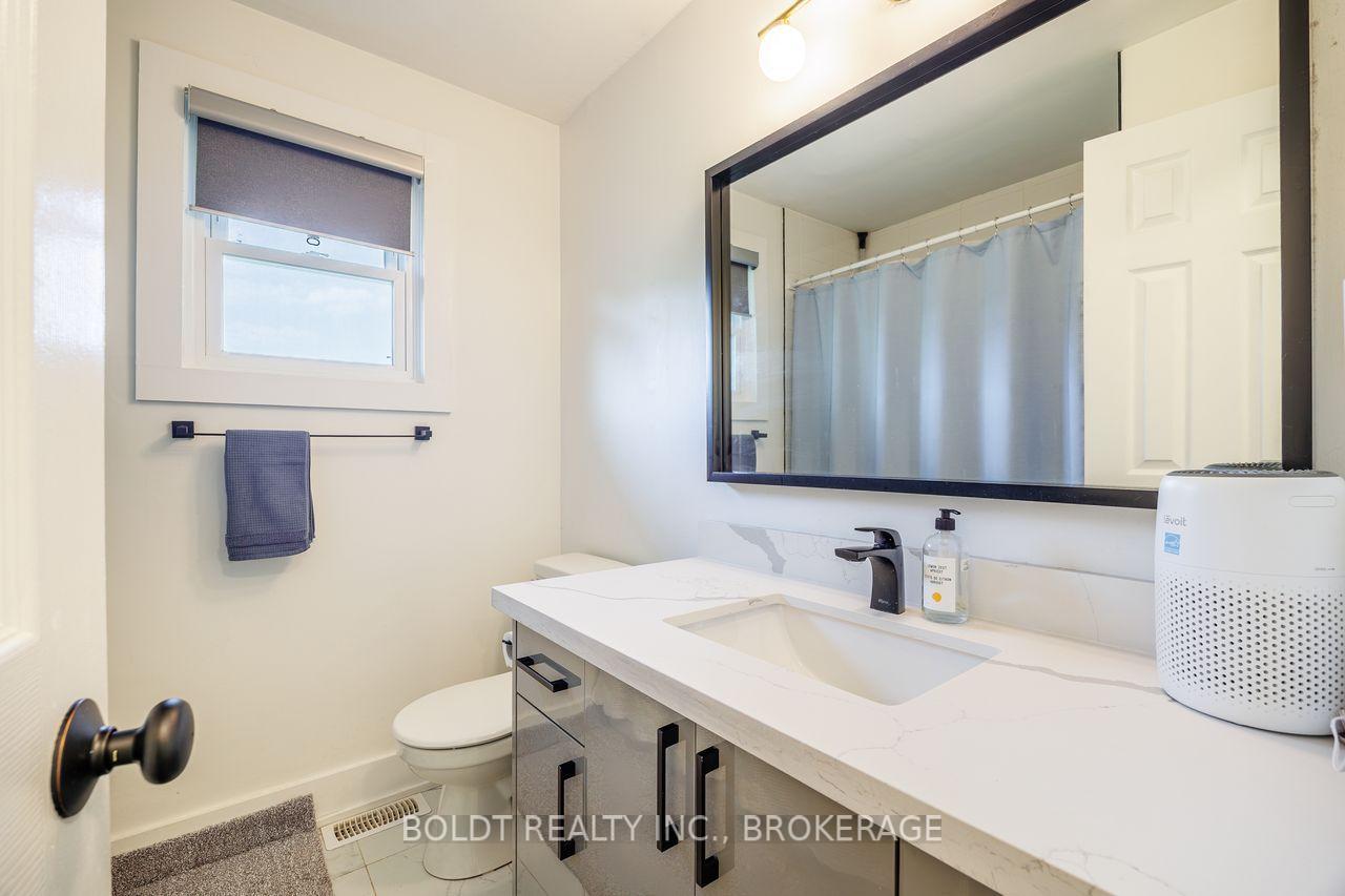 Photo 13 of 47 Brackencrest Road, St. Catharines, Secord Woods — HOMEH