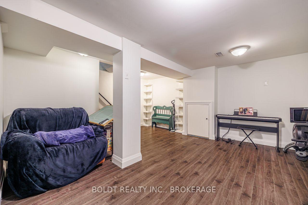 Photo 16 of 47 Brackencrest Road, St. Catharines, Secord Woods — HOMEH