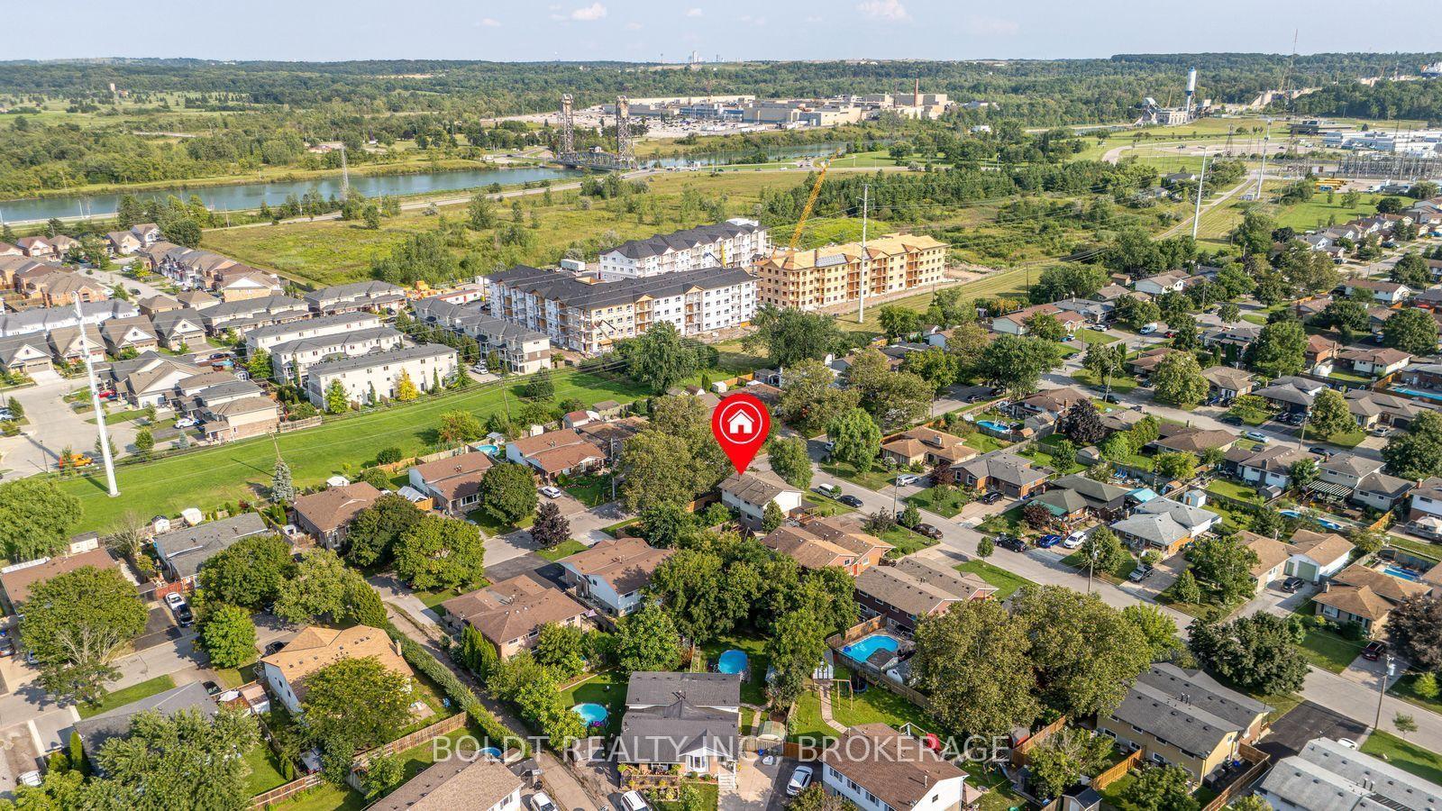 Photo 22 of 47 Brackencrest Road, St. Catharines, Secord Woods — HOMEH