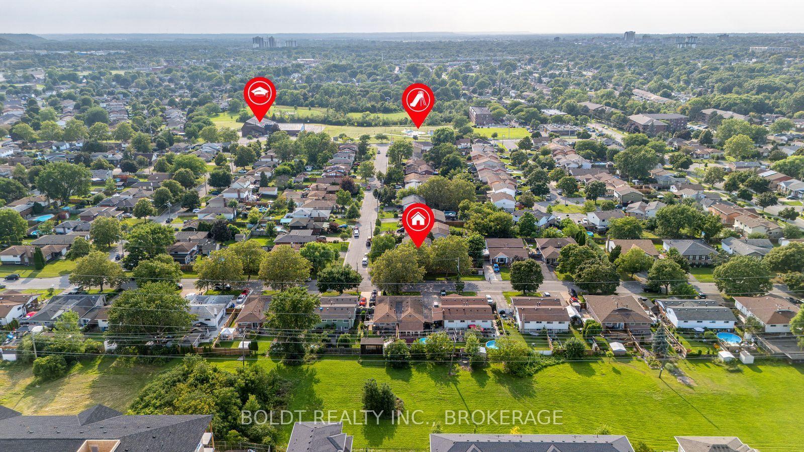 Photo 24 of 47 Brackencrest Road, St. Catharines, Secord Woods — HOMEH