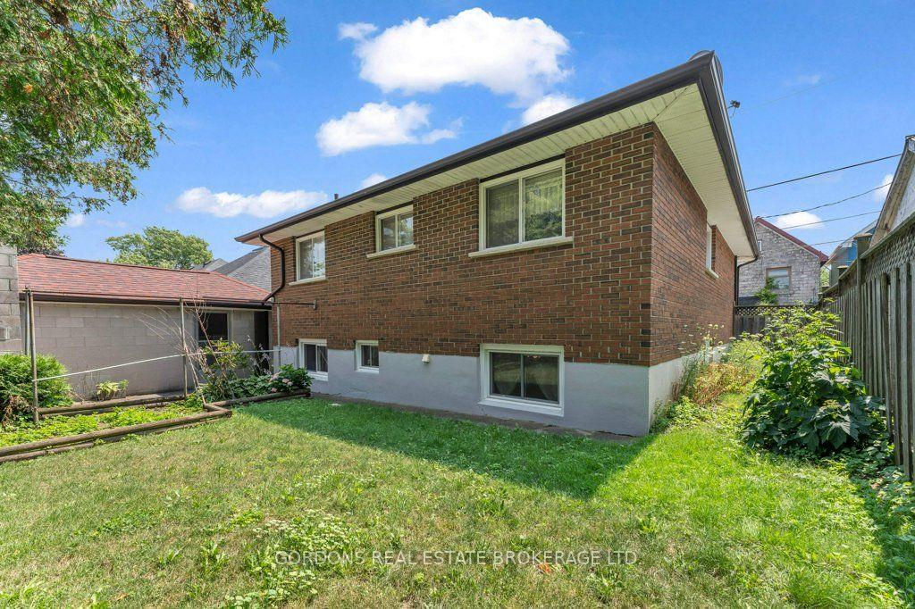 Photo 4 of 33 Plum Street, Kingston, East of Sir John A. Blvd — HOMEH