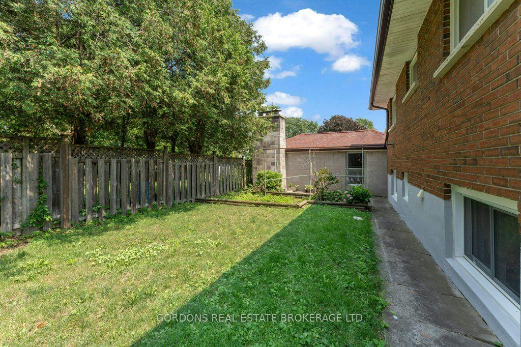 Photo 5 of 33 Plum Street, Kingston, East of Sir John A. Blvd — HOMEH