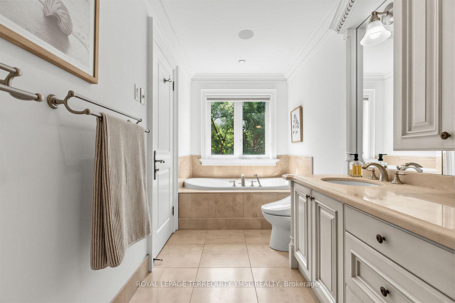 Photo 32 of 399 Fairlawn Avenue, Toronto, Bedford Park-Nortown — HOMEH